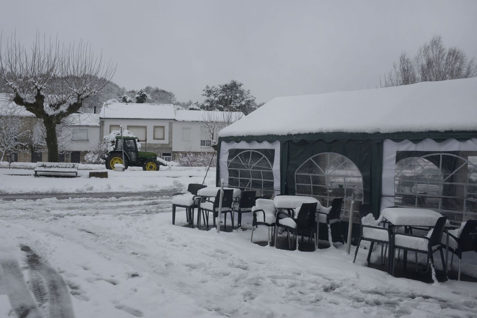La nieve tiñe de blanco en norte de España