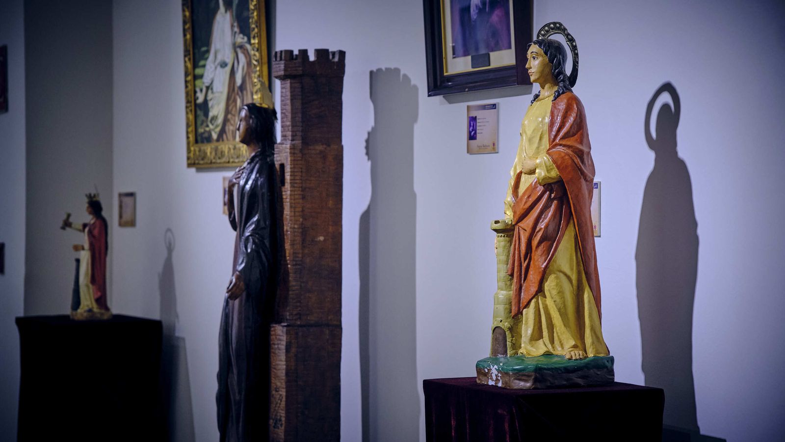 Exposición de  las imágenes relativas a Santa Barbaraque se custodian en las dependencias que el RACTA-4