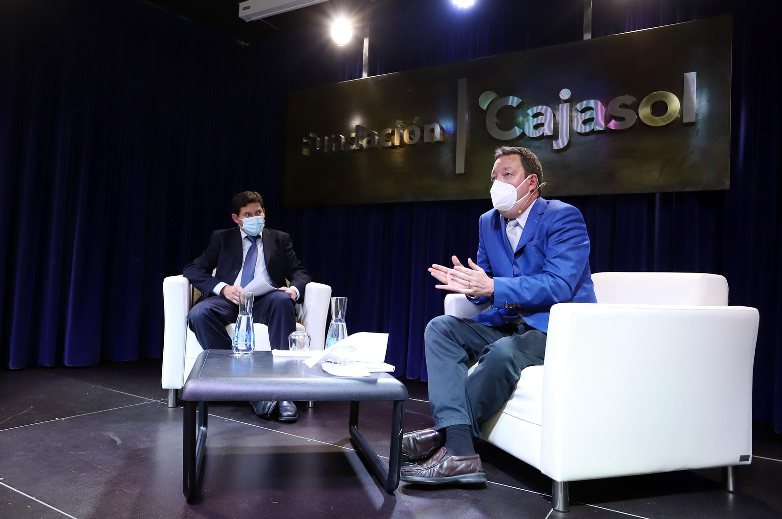 Imágenes del Foro Gerardo Rojas, con la participación de Antonio Lozano García