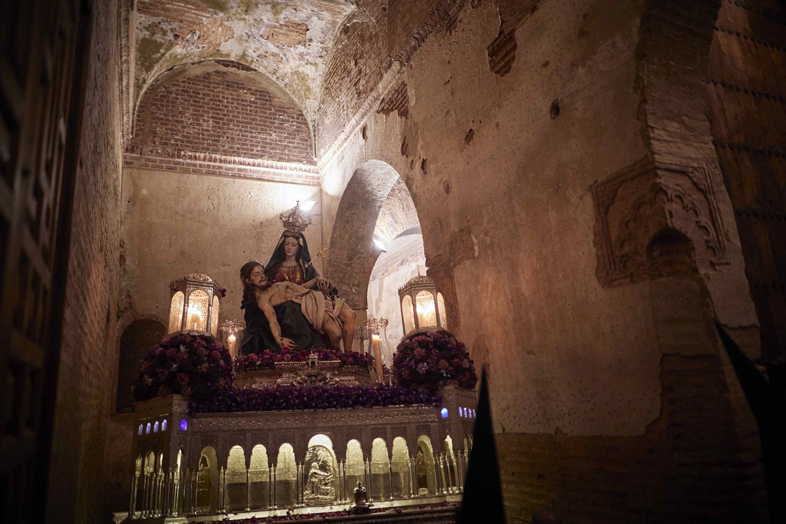 Las mejores fotos de la noche del Sábado Santo en Granada
