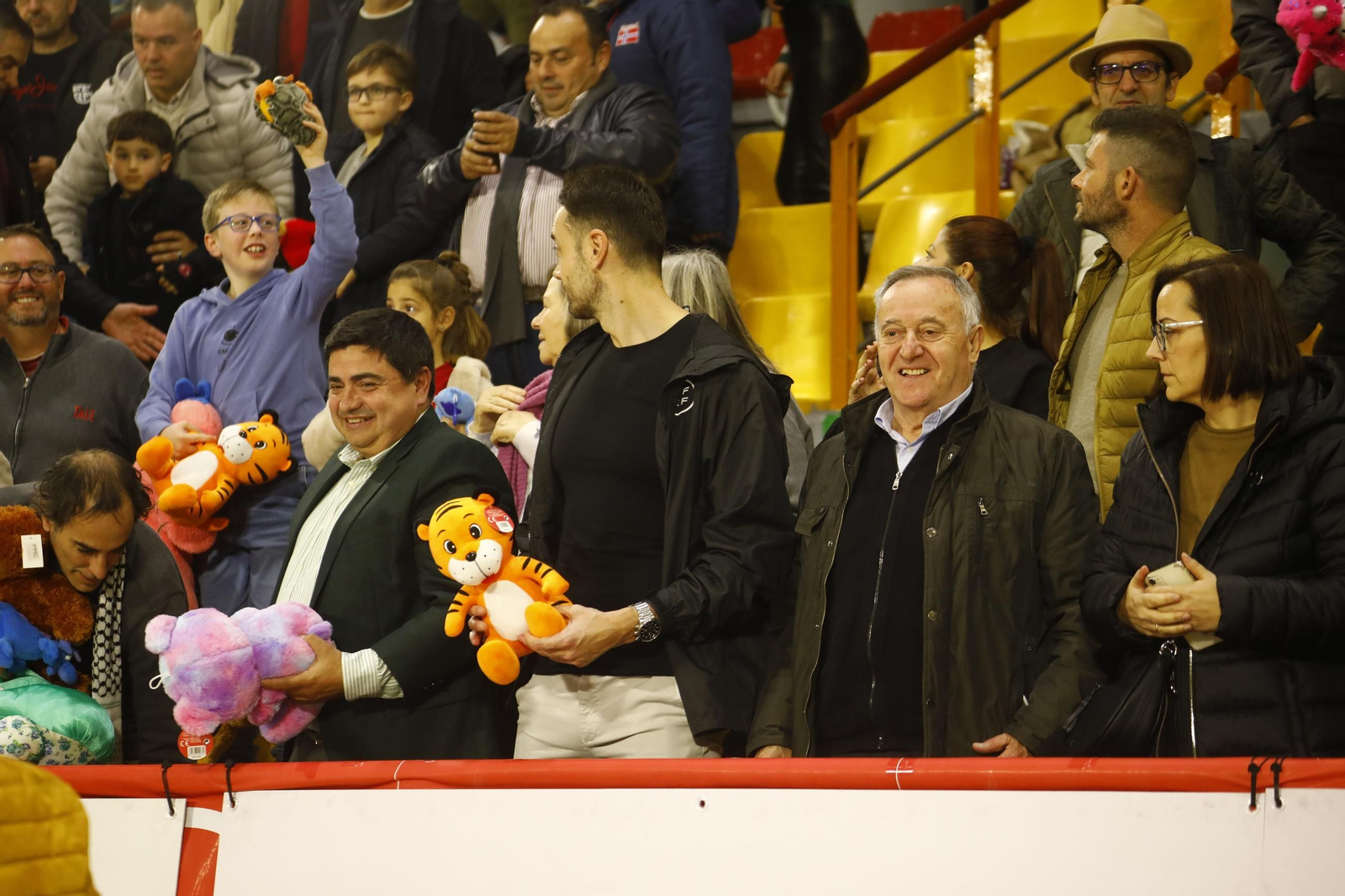 Las mejores fotos de un Córdoba Futsal - Valdepeñas con marcado carácter solidario