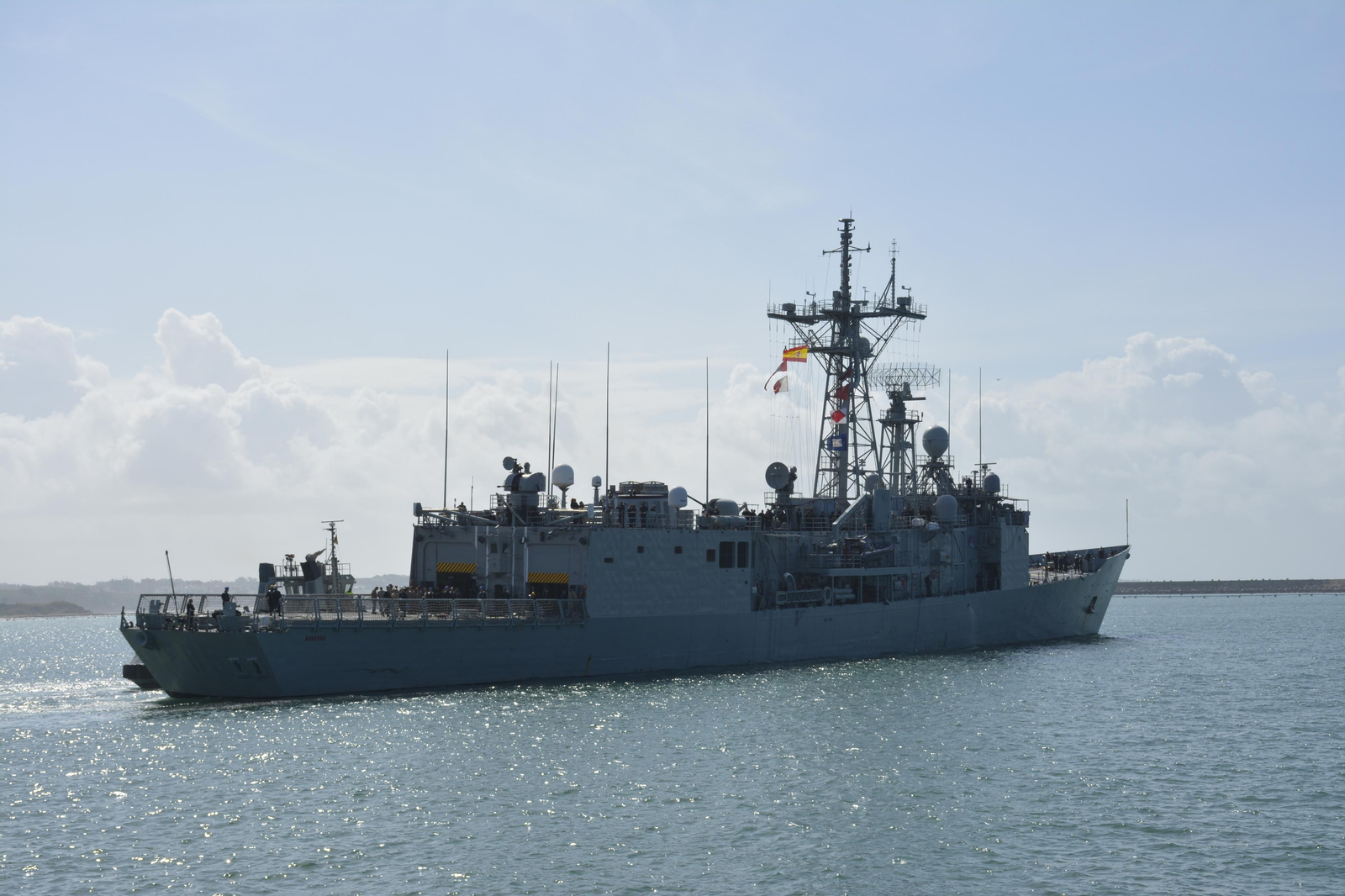 Armada: Las imágenes de la despedida a la fragata Navarra en la Base de Rota
