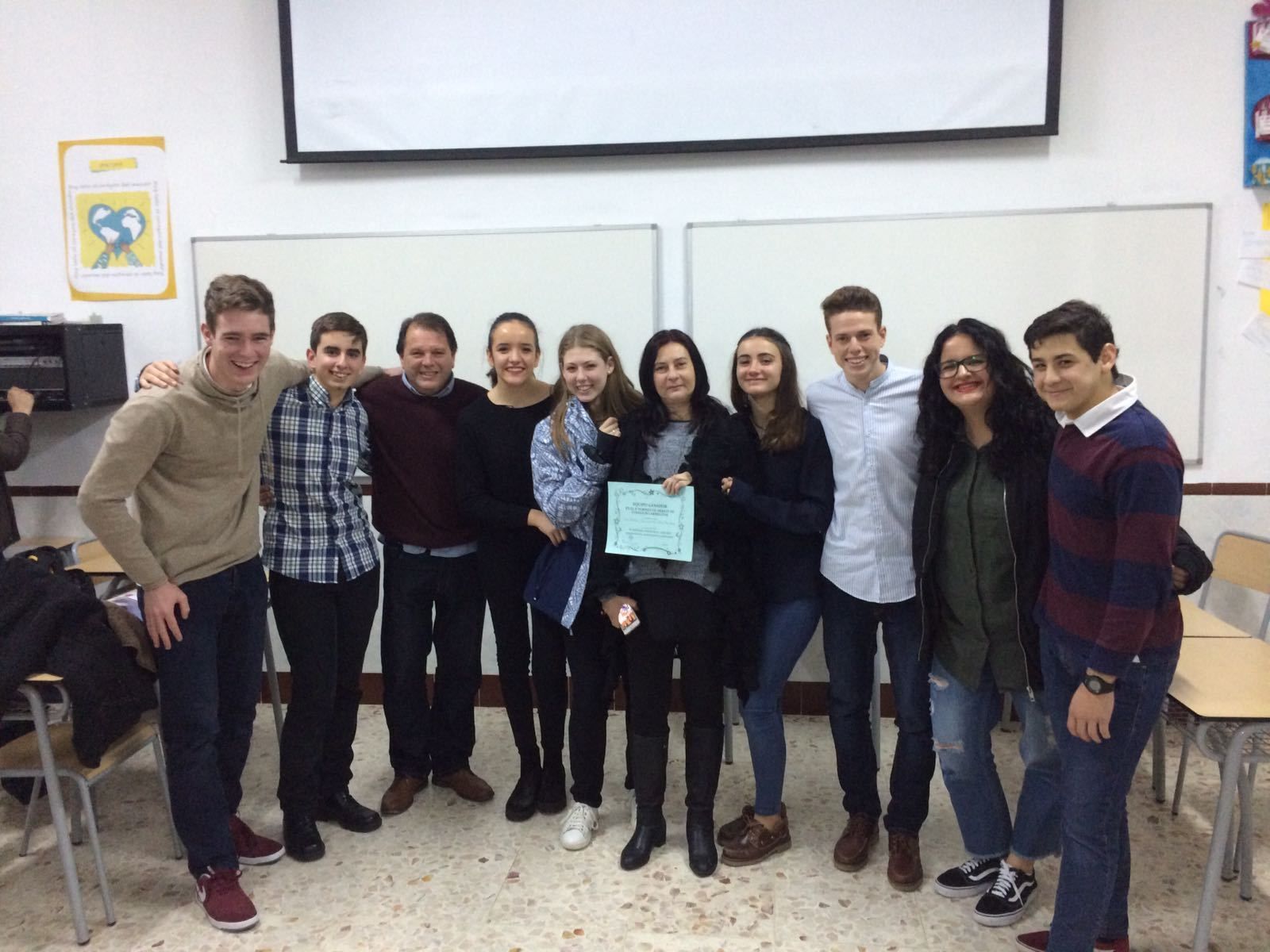 Alumnos de los dos equipos del Liceo, con el profesor Jesús García Sánchez.