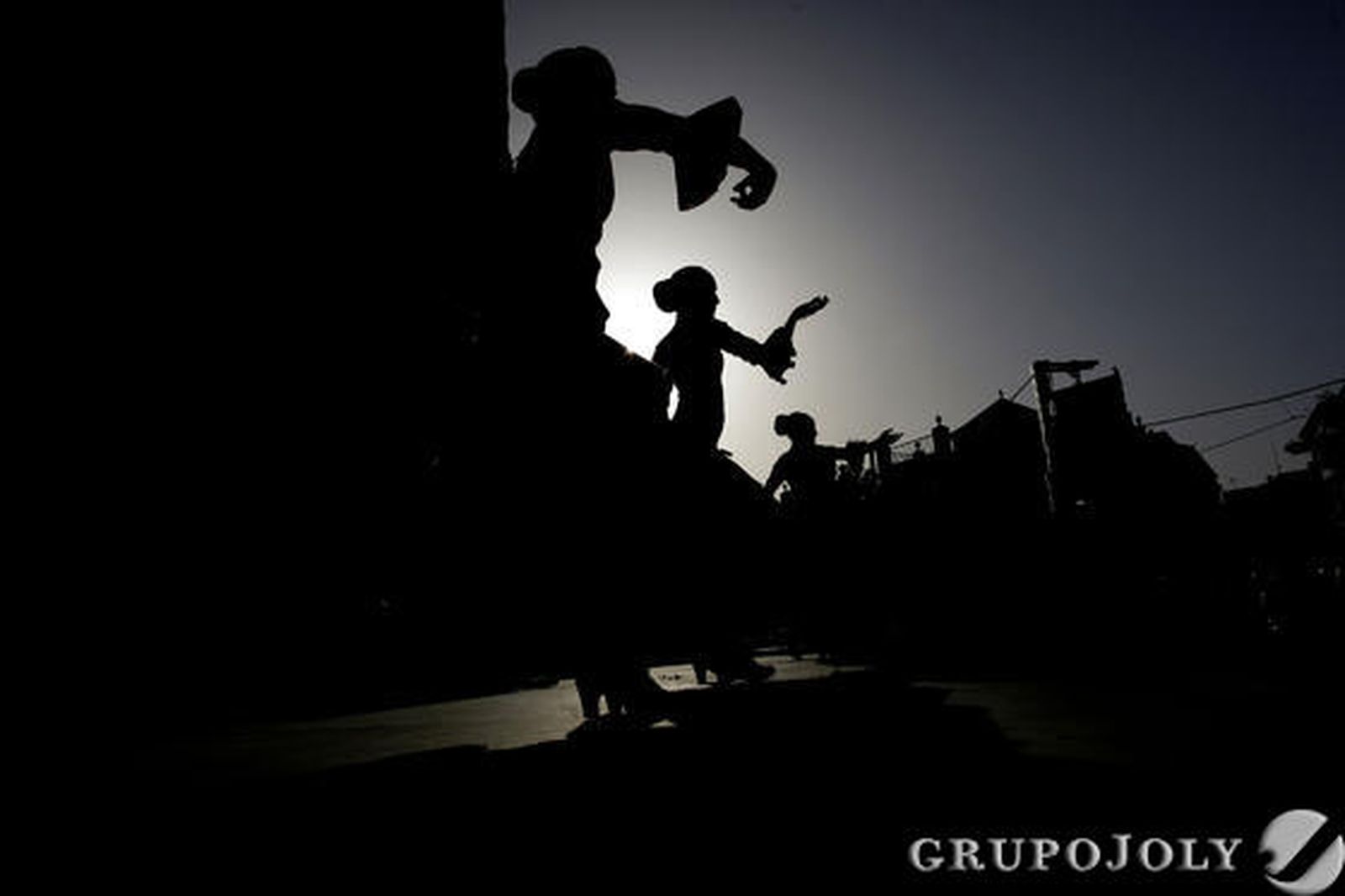 Cristina Barcia y Estefanía del Río, reinas infantil y juvenil respectivamente, fueron coronadas en un imponente escenario que recreaba el Tajo de Ronda.

Foto: Erasmo Fenoy