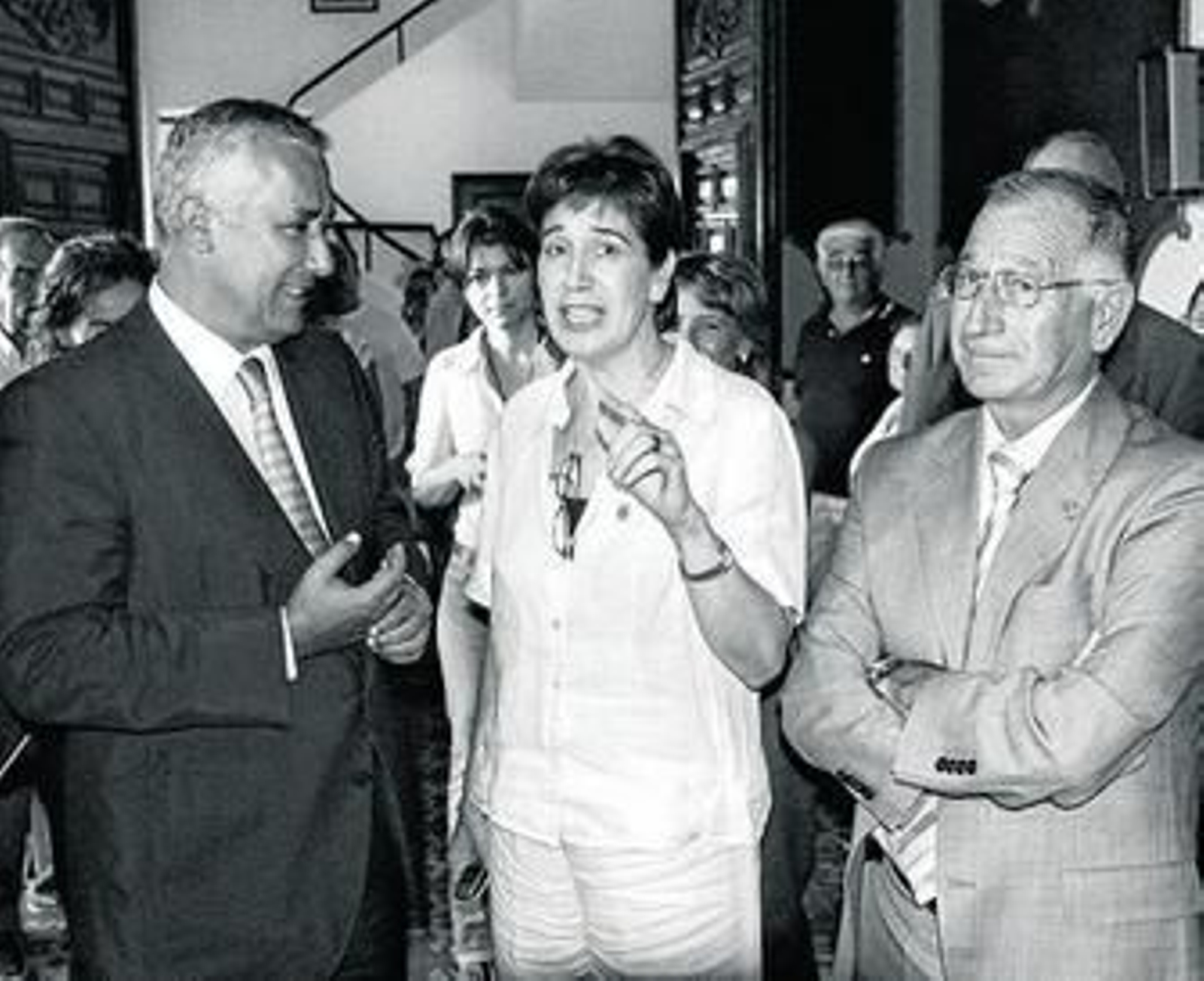 Javier Arenas y Gabriel Amat visitaron a Tapia en 2004 durante su encierro en el Ayuntamiento de Berja.