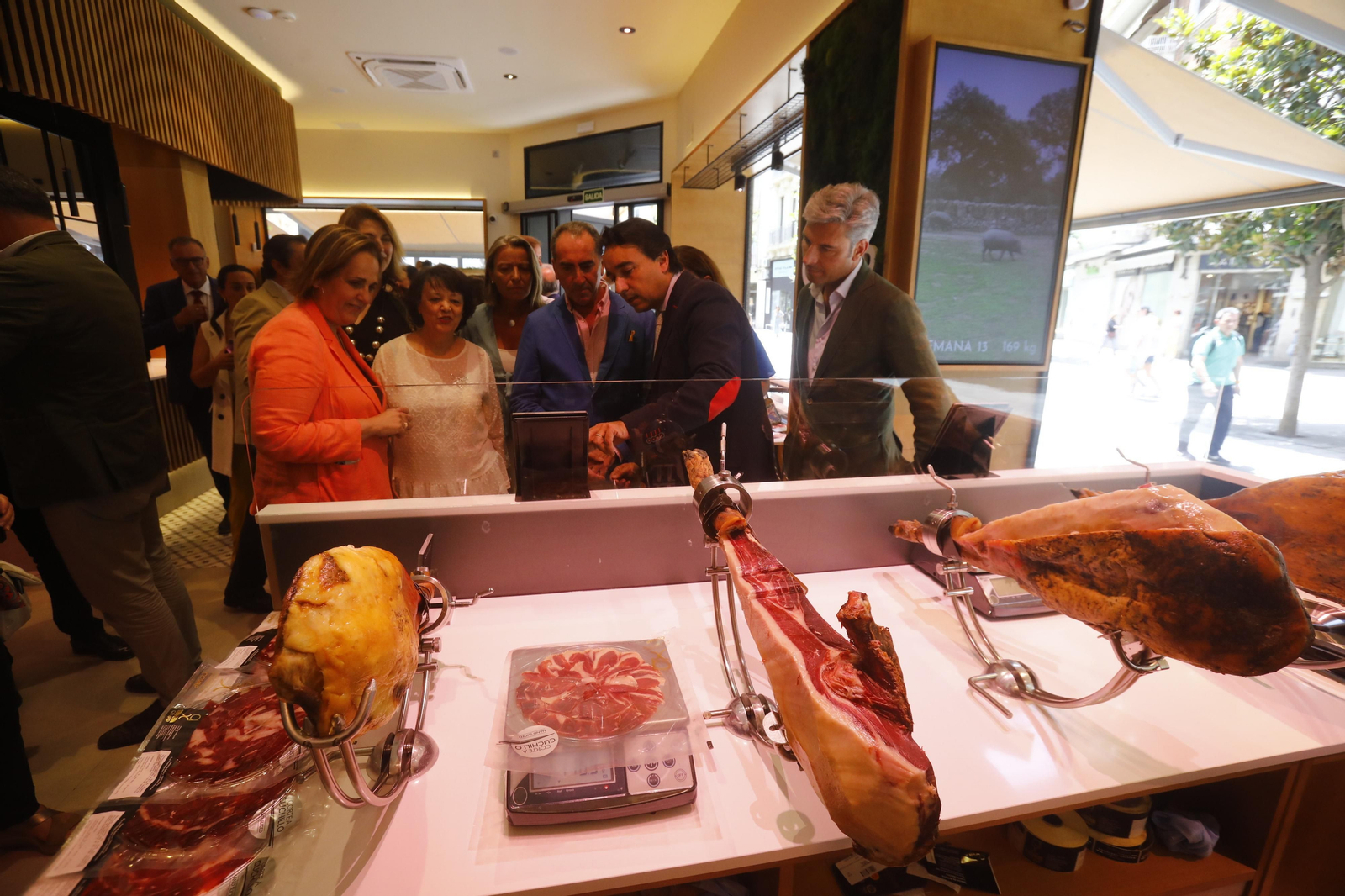 La inauguración de D'Tapas, de Covap, en Córdoba, en imágenes