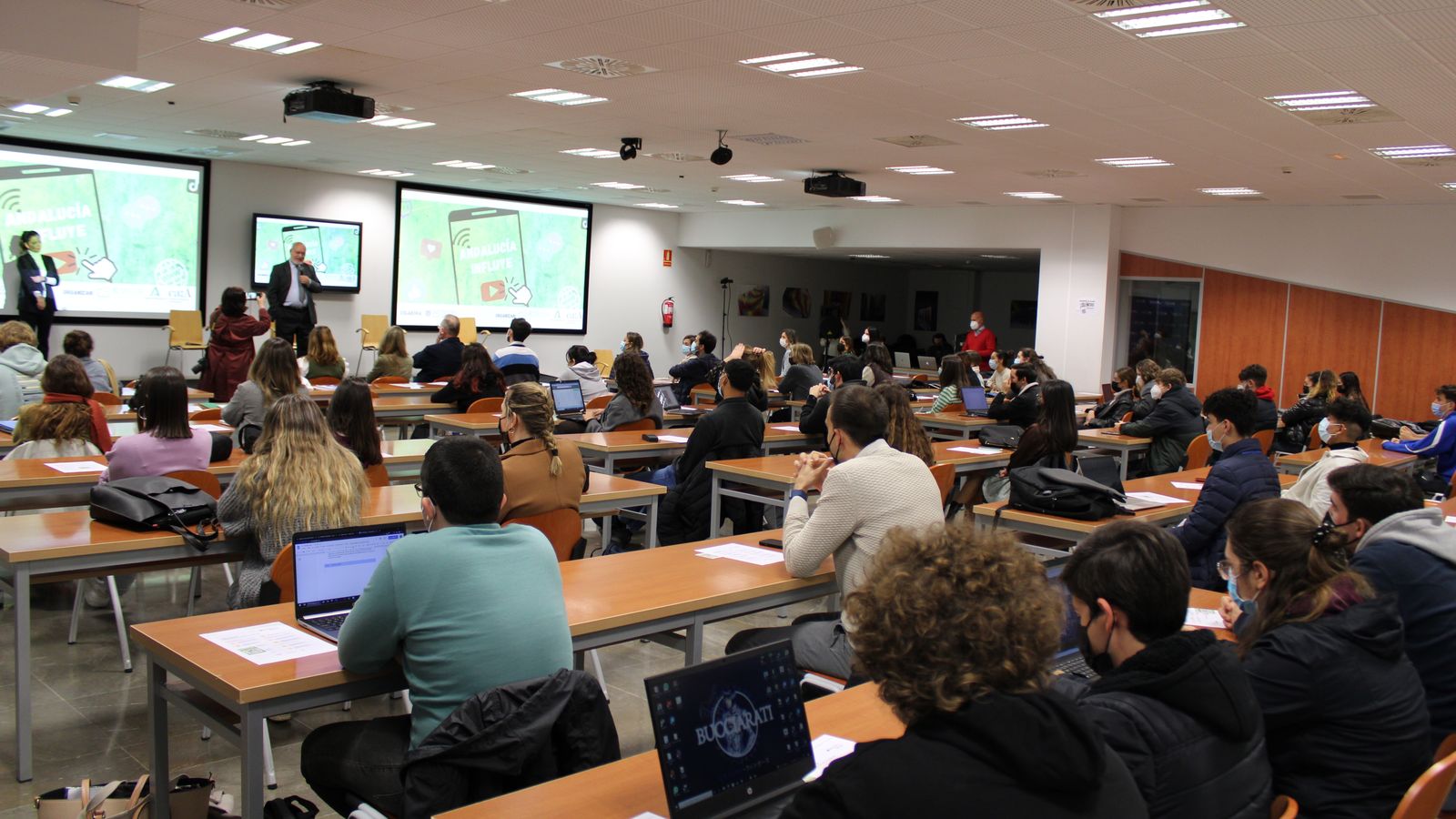 Jornadas para analizar el fenómenos de los influencers y las redes sociales.