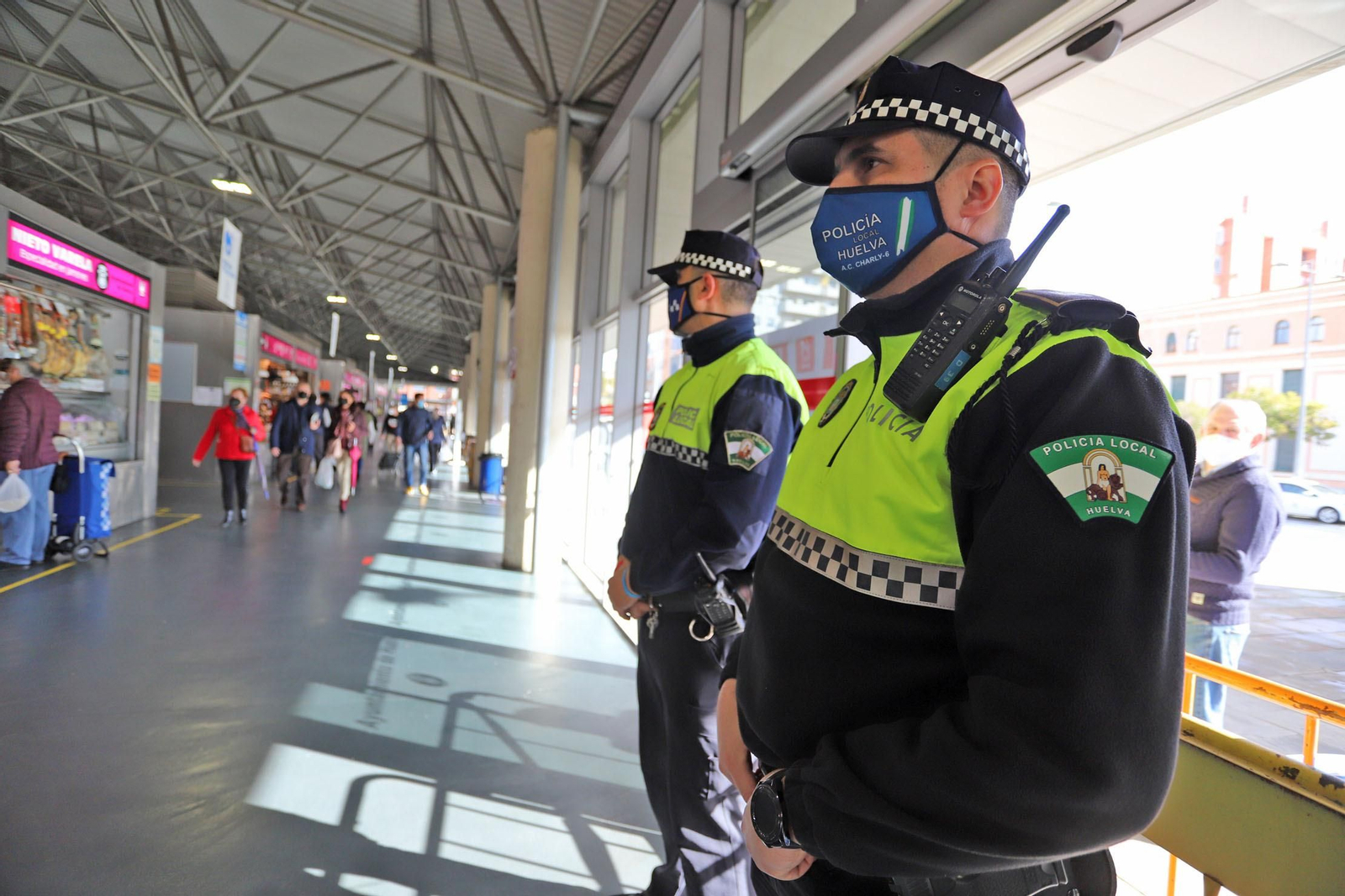 La Policía Local realizó controles en el Mercado del Carmen durante la mañana del sábado