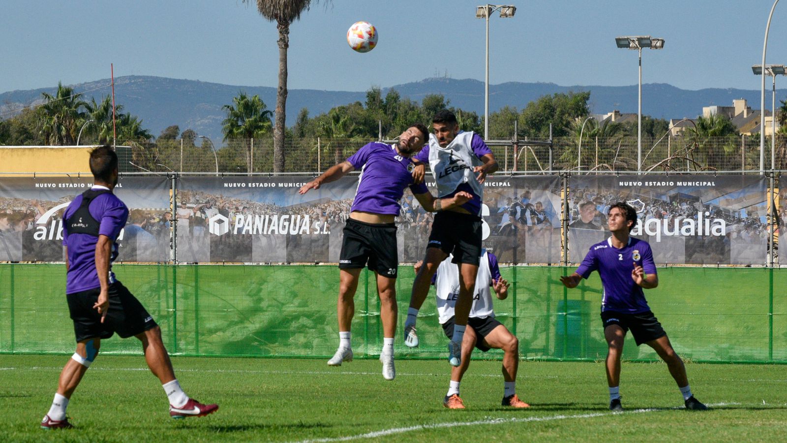 Entrenamiento de la Balona en el estadio Municipal de La Línea