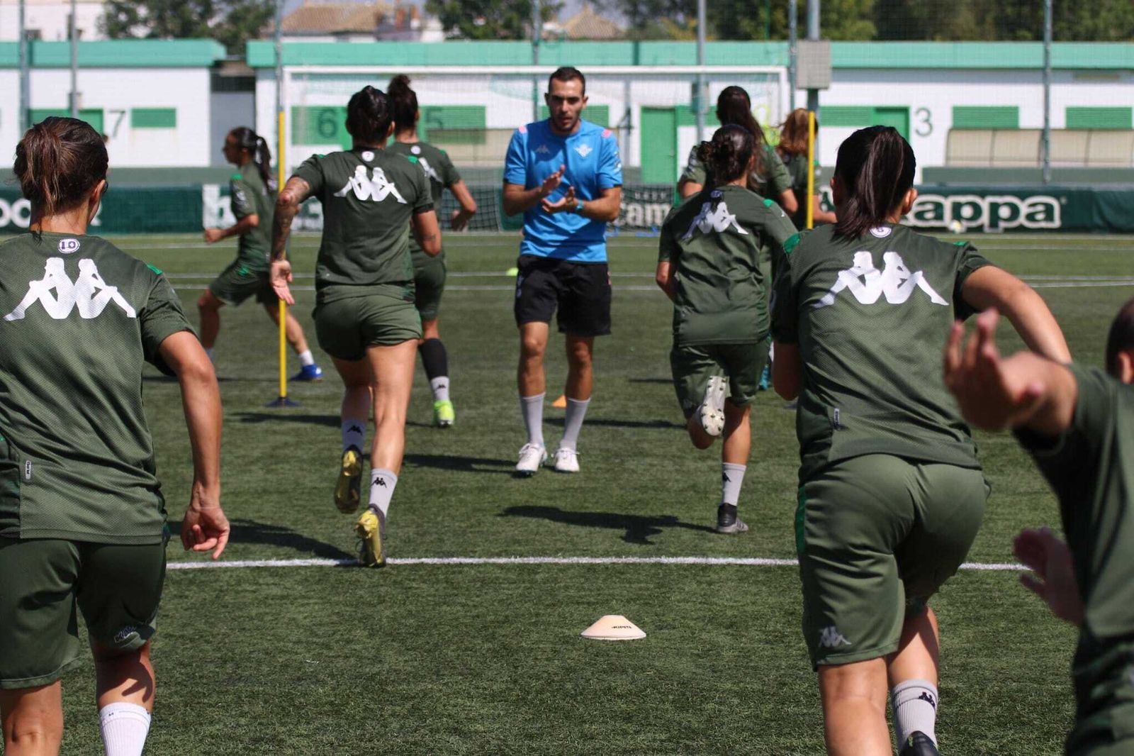 Felipe Franco, en un entrenamiento del Real Betis Féminas la pasada temporada.