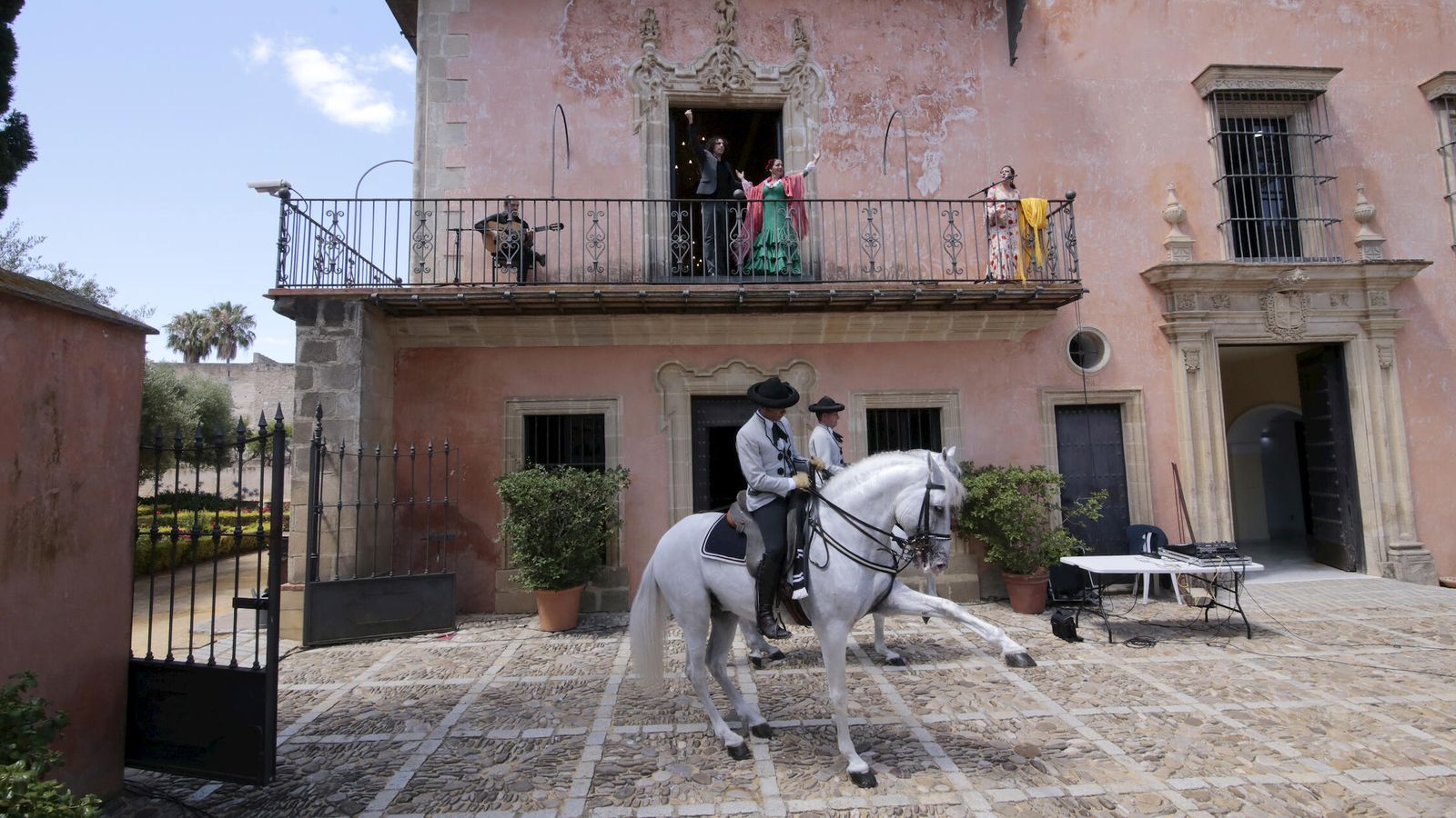Caballos de la Real Escuela, flamenco y el Alcázar, entre los atractivos culturales y turísticos de la ciudad.