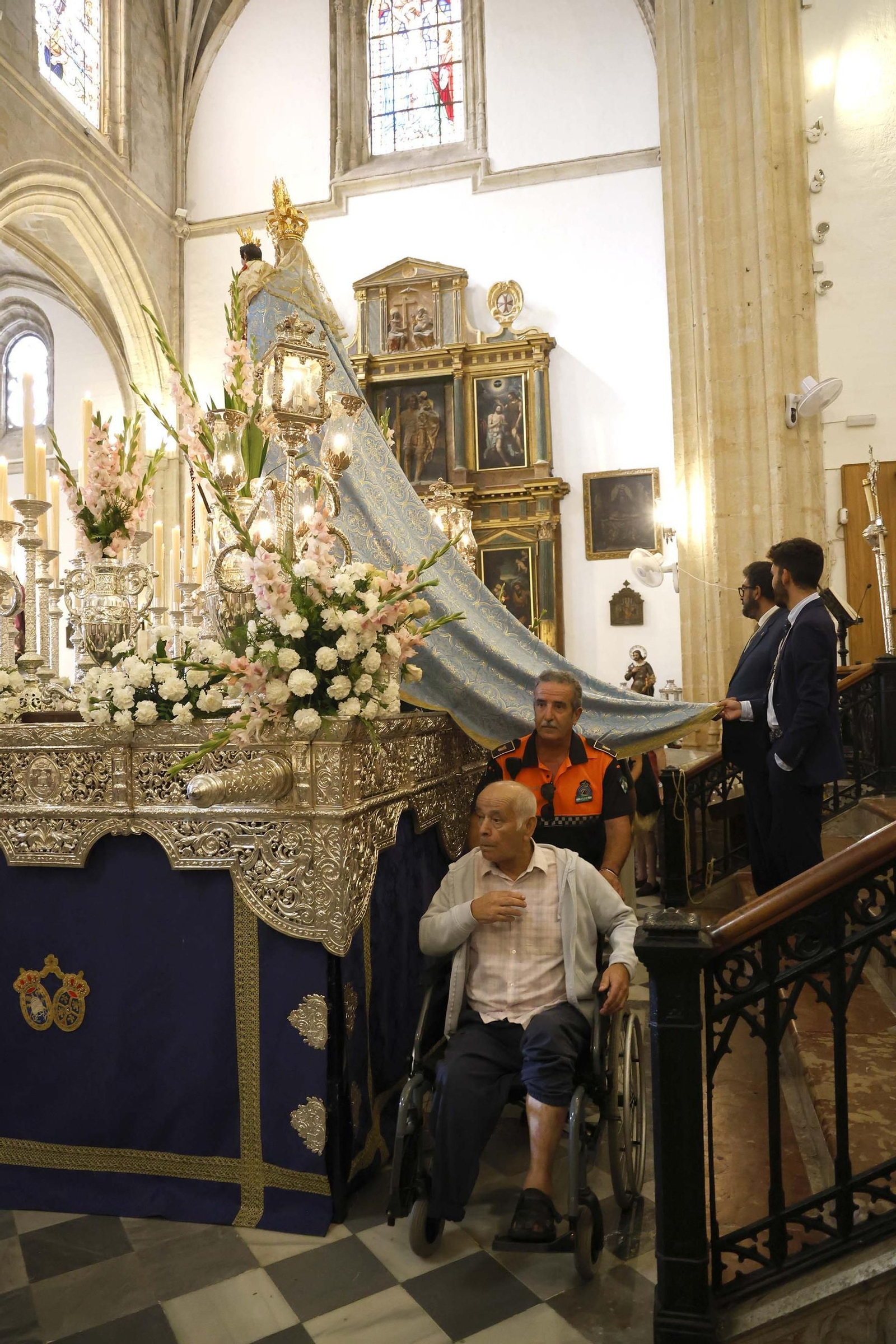 Las fotos del paso bajo el manto de la Virgen de la Luz de Tarifa