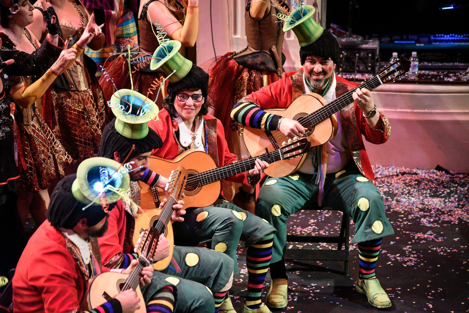 Imágenes del coro Así soy yo (Final del Carnaval Colombino de Huelva)