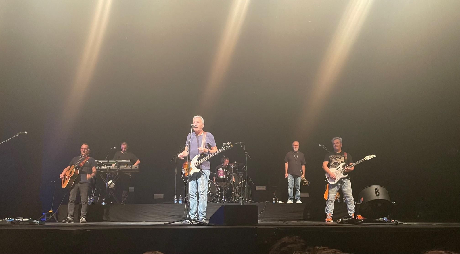 Hombres G durante el concierto ofrecido el sábado en El Ejido.