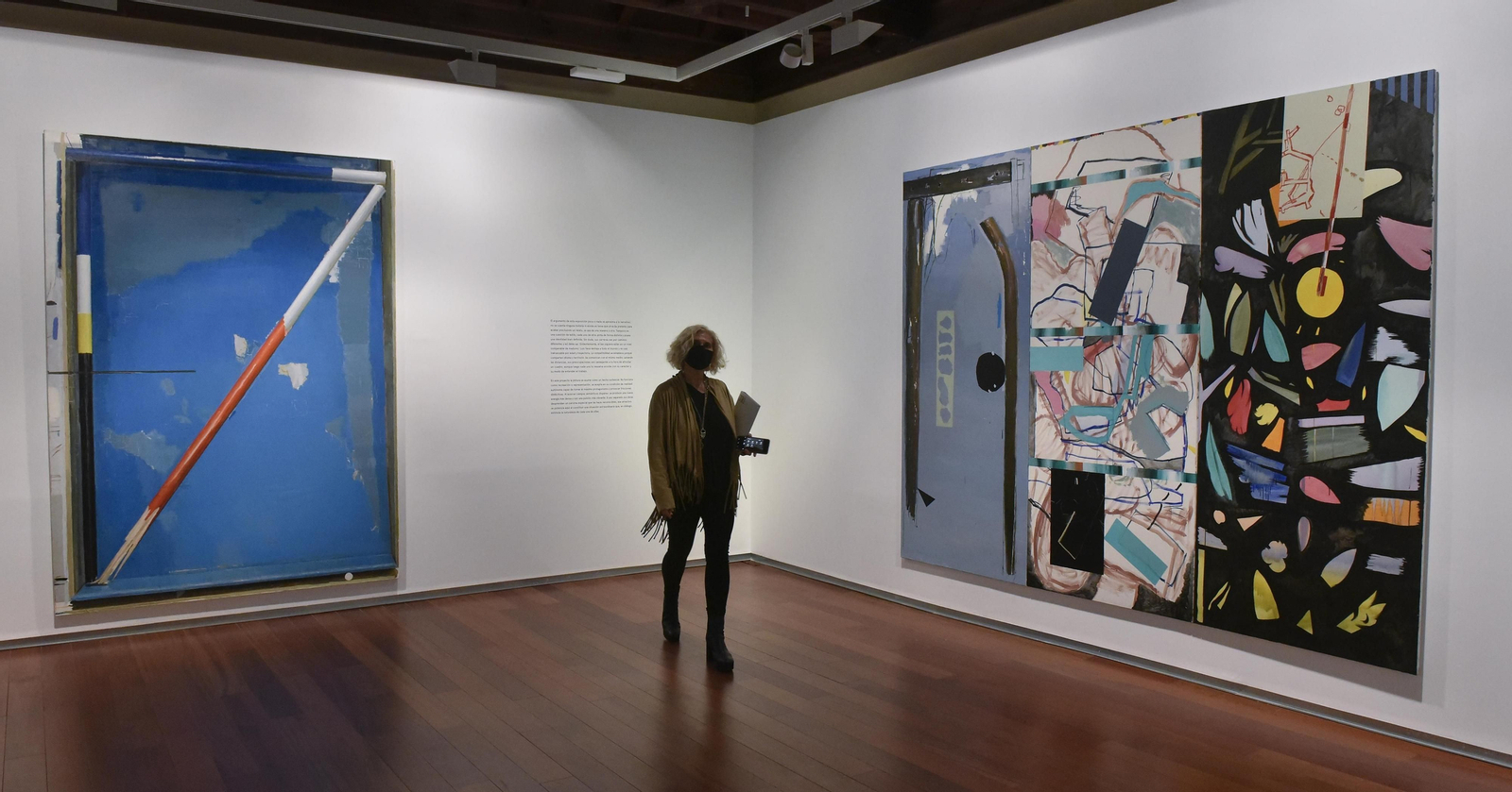 Una obra de Rubén Guerrero dialoga con una de las composiciones conjuntas de los tres artistas.