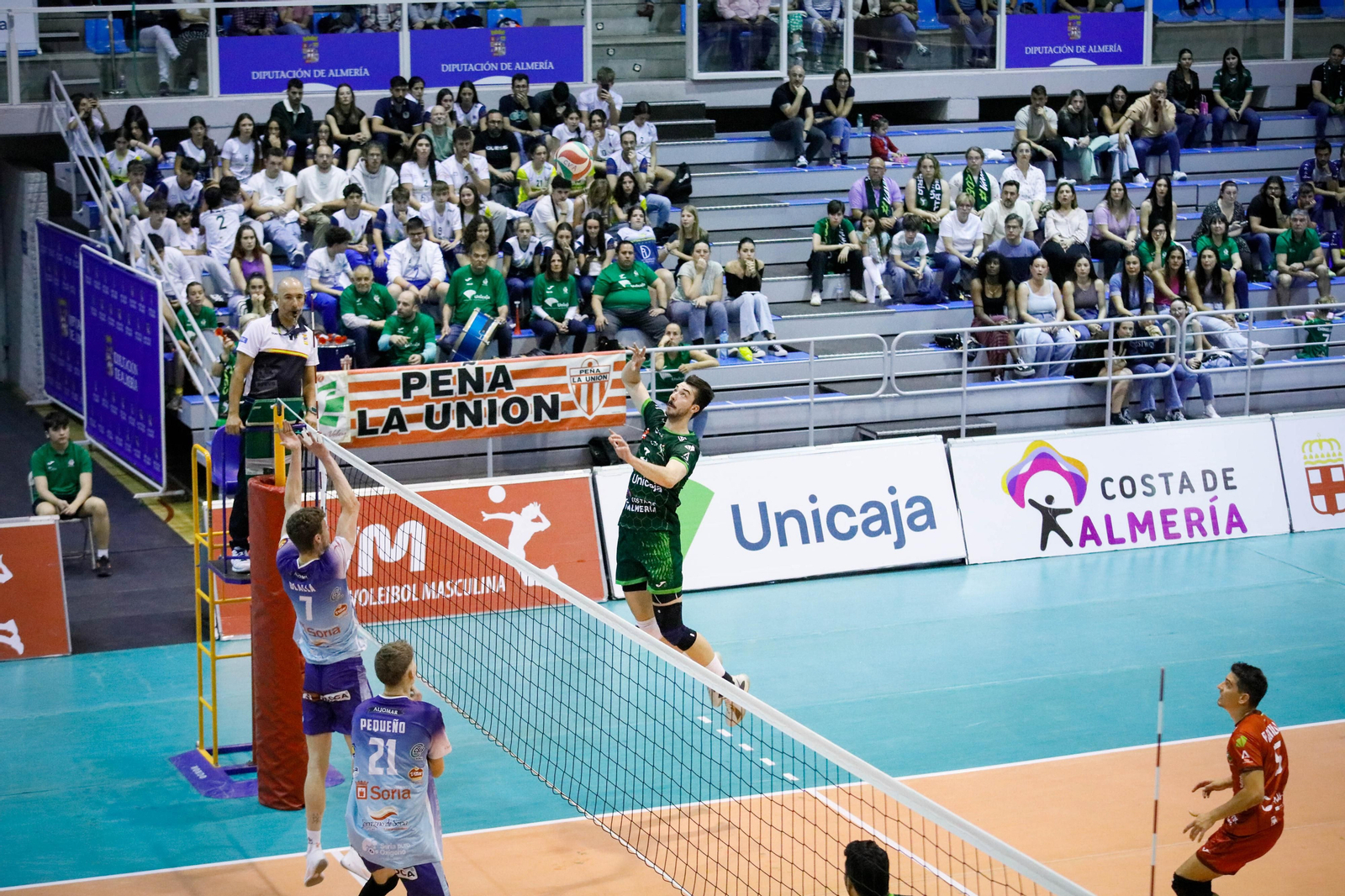 Imágenes del partido entre Unicaja Almería y Grupo Herce Soria