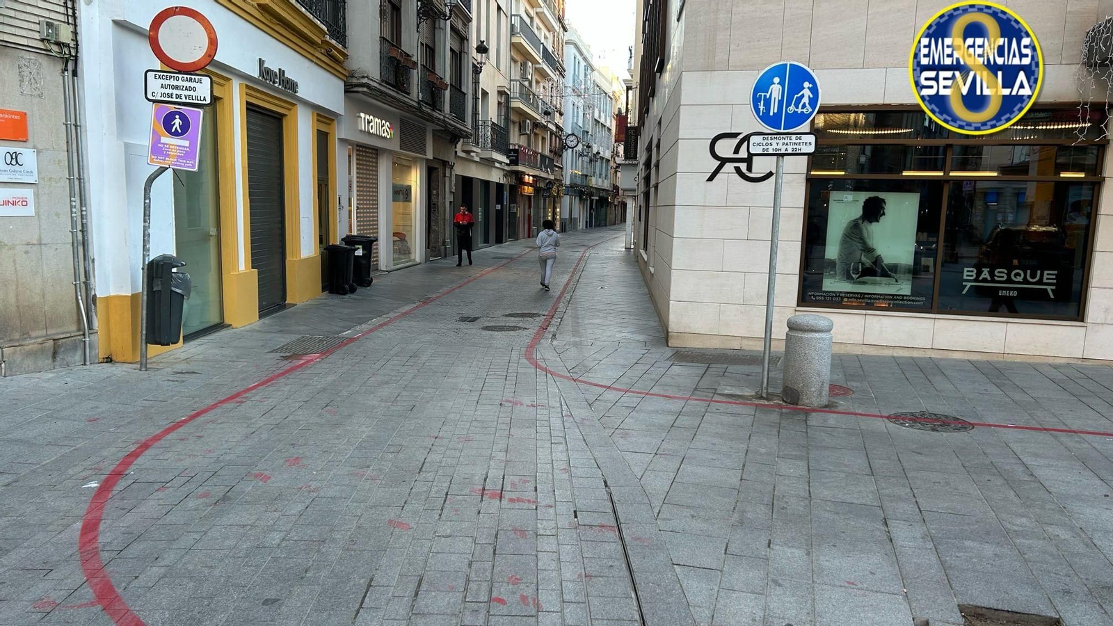 Lineas rojas en las calles del centro de Sevilla para la Magna
