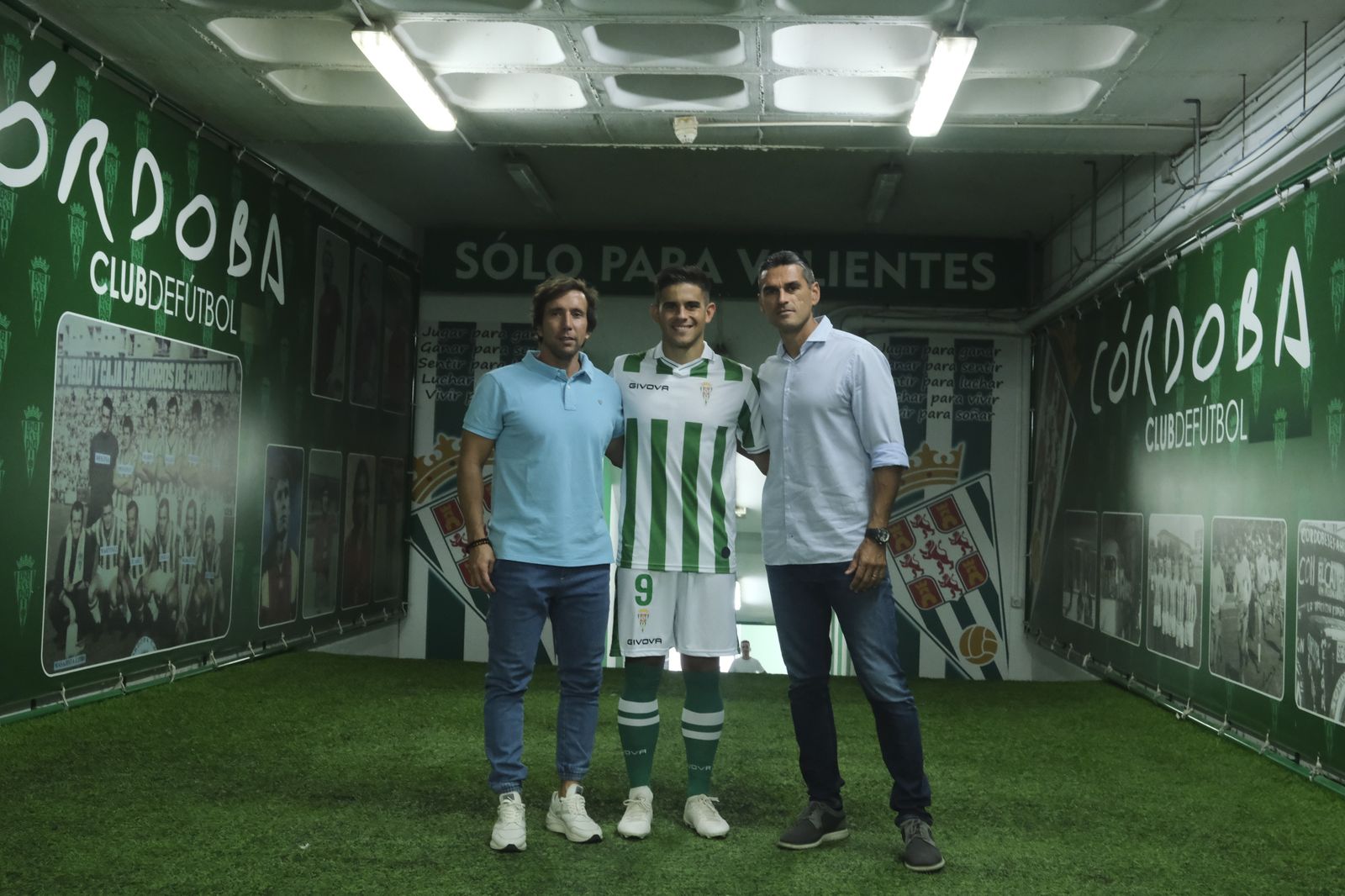 La presentación de Kuki Zalazar como jugador del Córdoba CF, en imágenes
