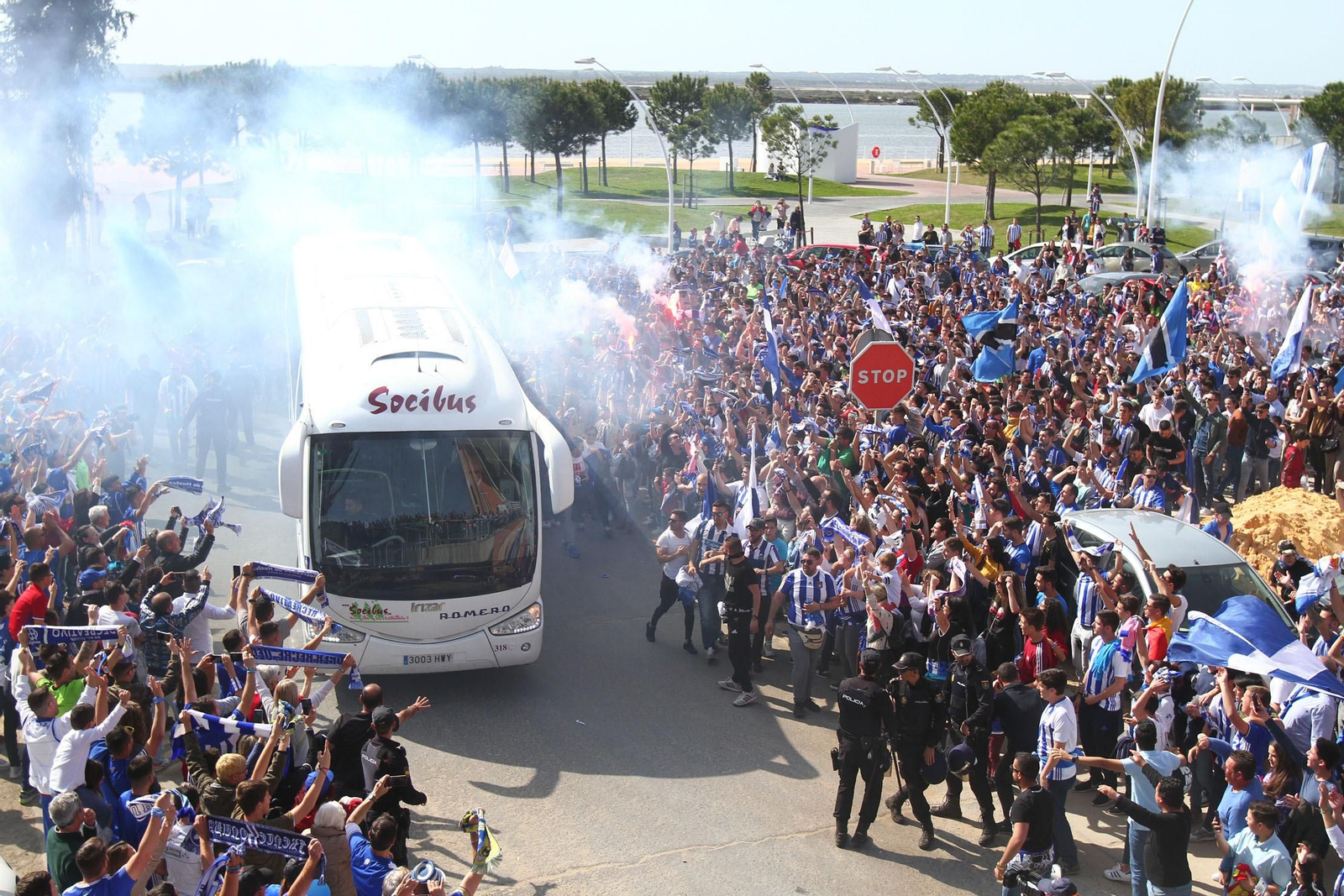 Ambientazo en las gradas del Recreativo de Huelva y el San Fernando