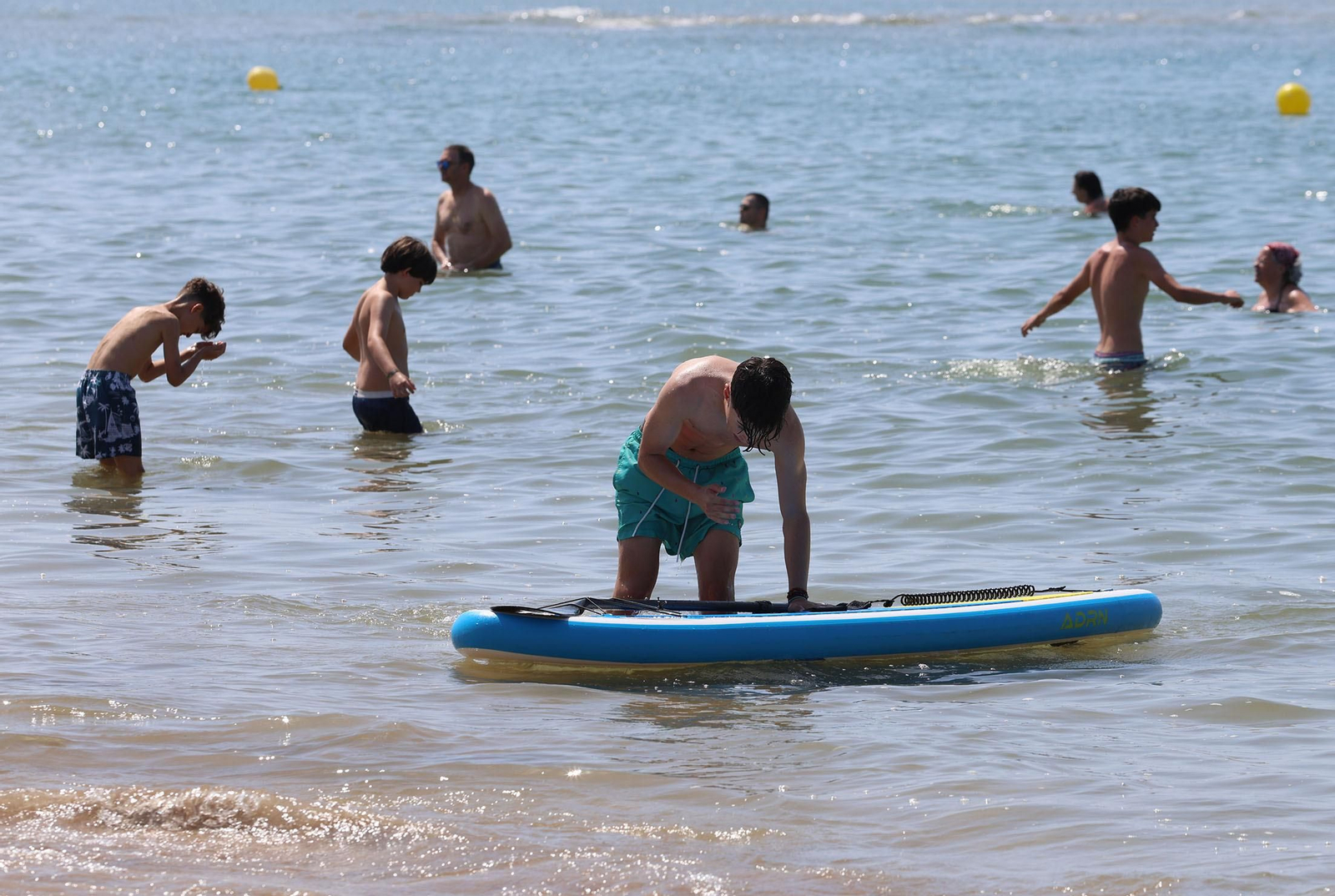 Ambiente en las playas de Huelva en la mañana de domingo