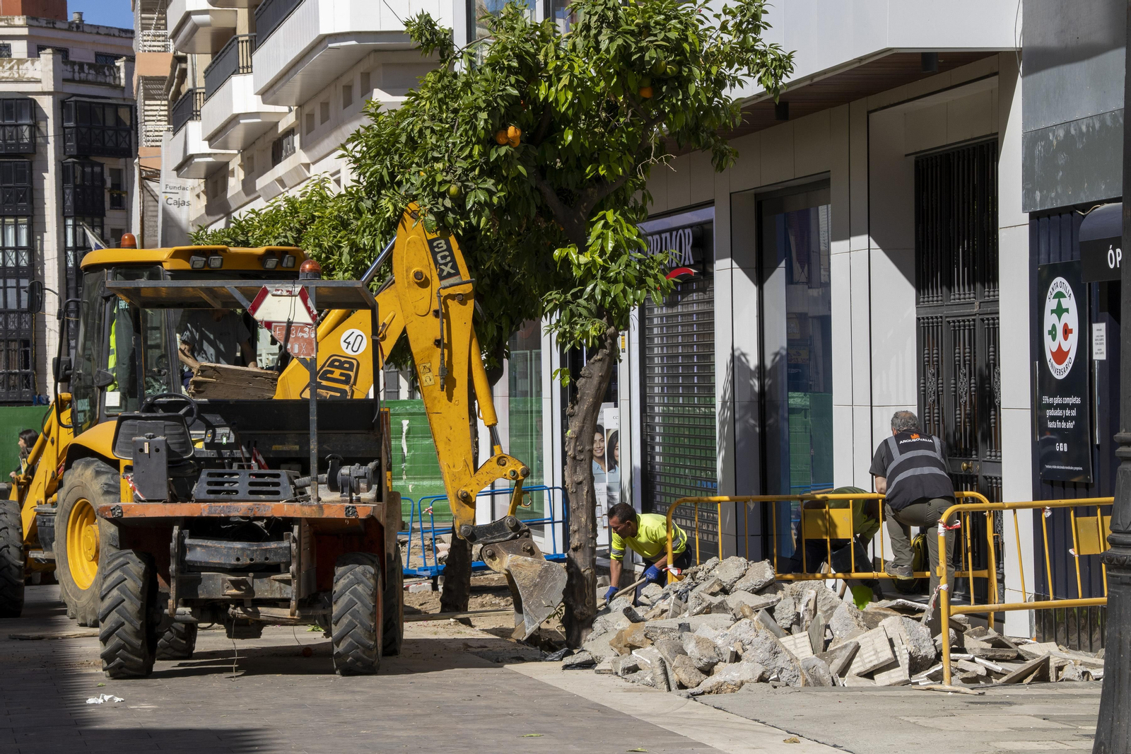 Obras en las calles : Méndez Núñez, Plus Ultra, Gravina y Médico Luis Buendía.