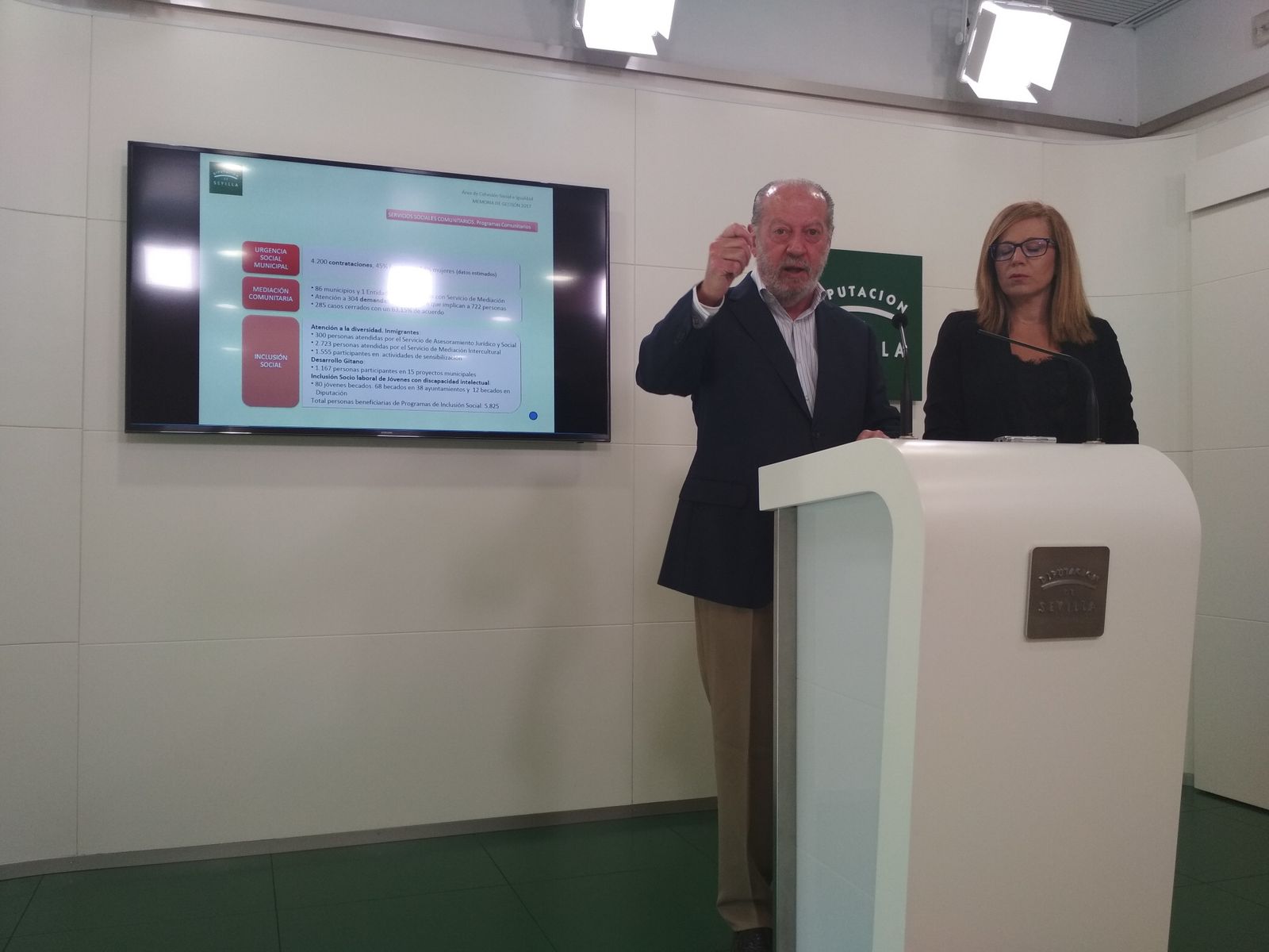 El presidente, acompañado por Lidia Ferrera, quiso dejar claro su “compromiso por seguir ampliando los recursos sociales con los que cuenta la provincia”