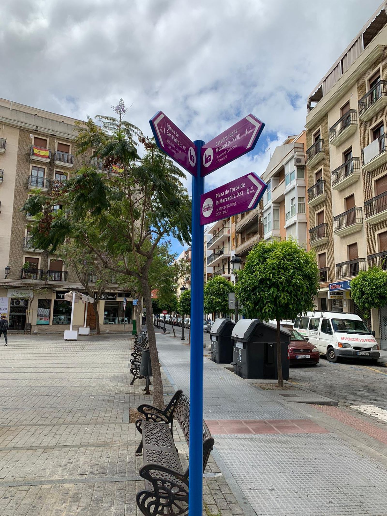 Nuevas señales turísticas instaladas por el Ayuntamiento en unas 20 calles de la ciudad.