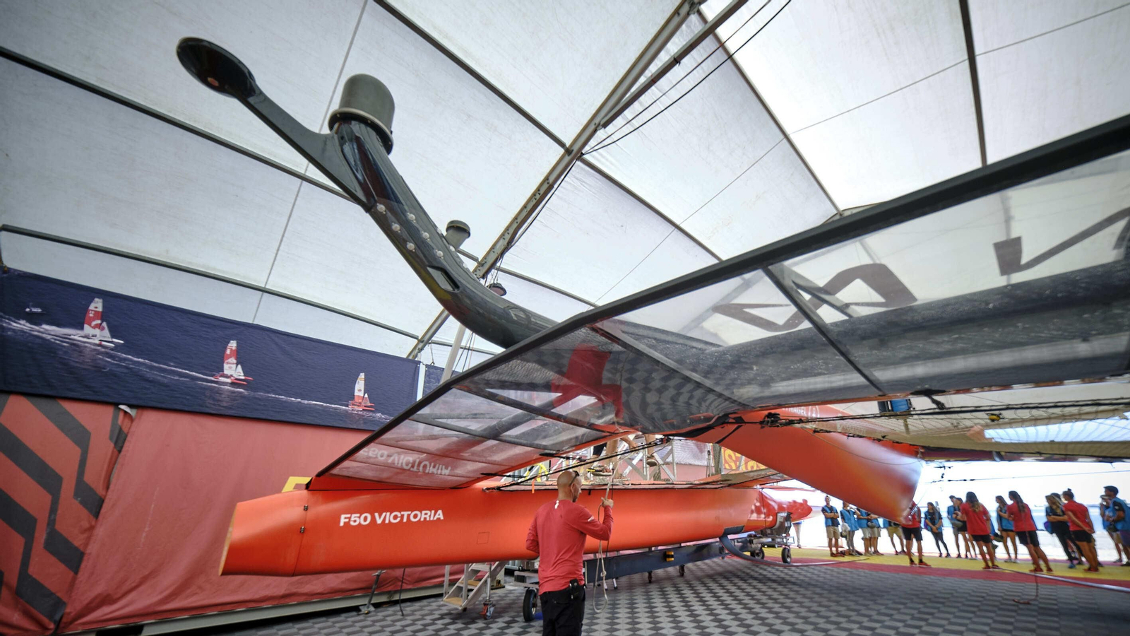 Alturas, inclinaciones, vientos, ángulos. 800 sensores en cada catamarán analizan hasta 300 variables telemétricas de cada equipo