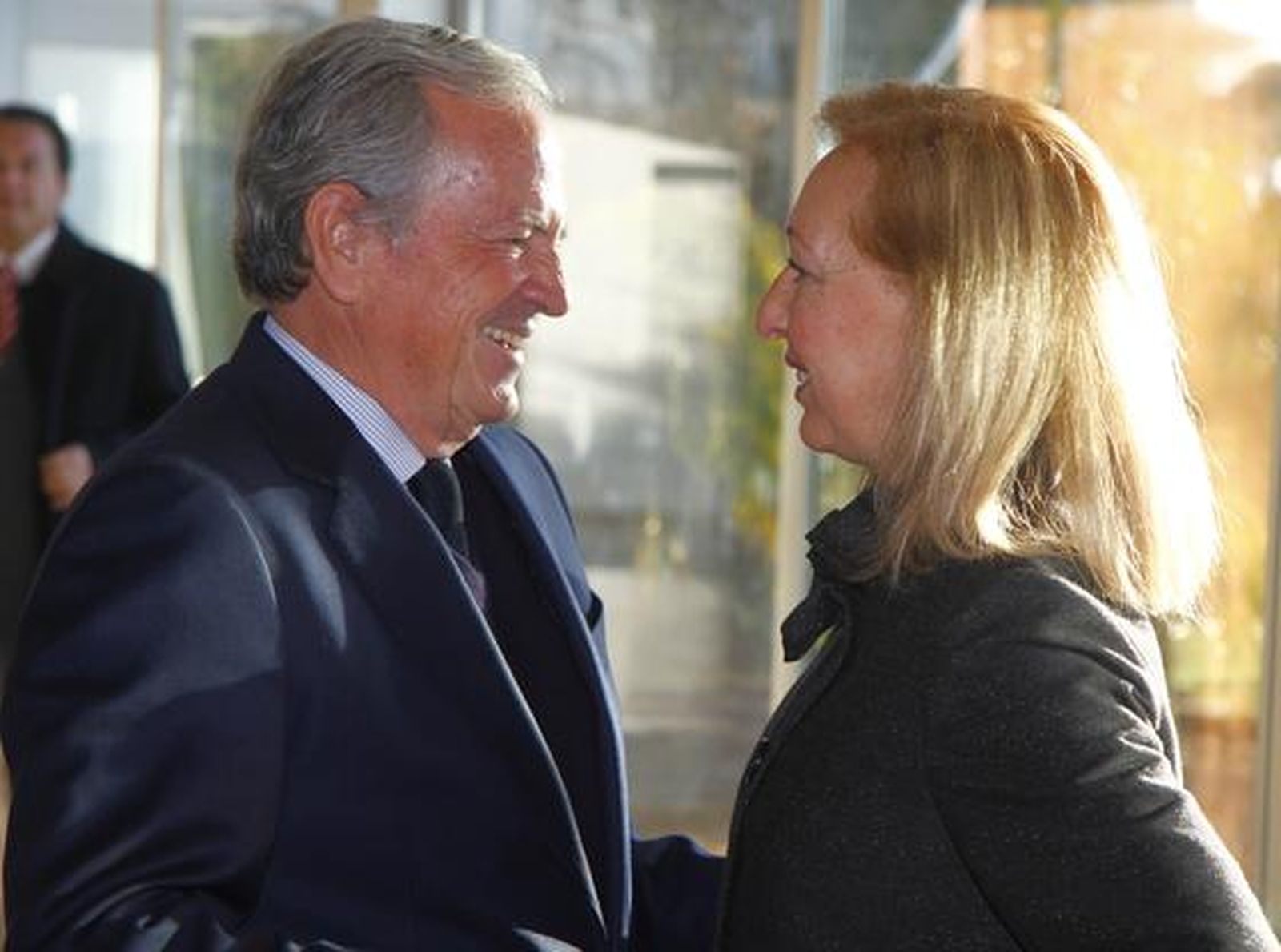 El empresario José Gandía con la presidenta del Parlamento, Fuensanta Coves.

Foto: Juan Carlos Vazquez y Victoria Hidalgo