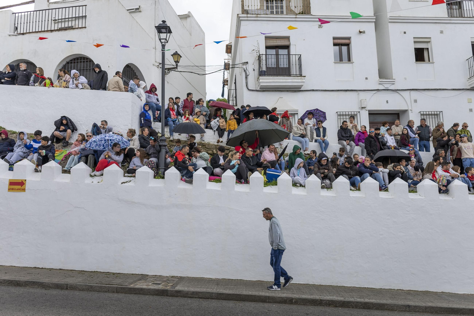 Las imágenes del Toro Embolao de Vejer 2025