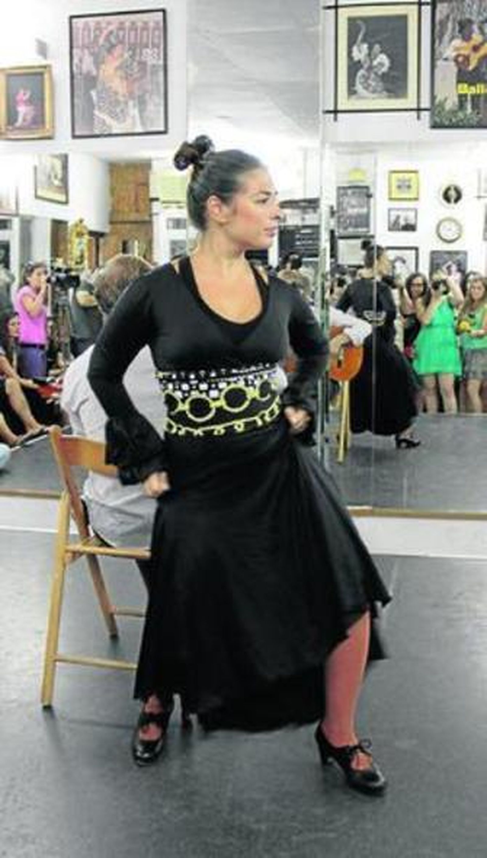 Pastora Galván durante el ensayo que tuvo lugar en la presentación de '&dentidades'.