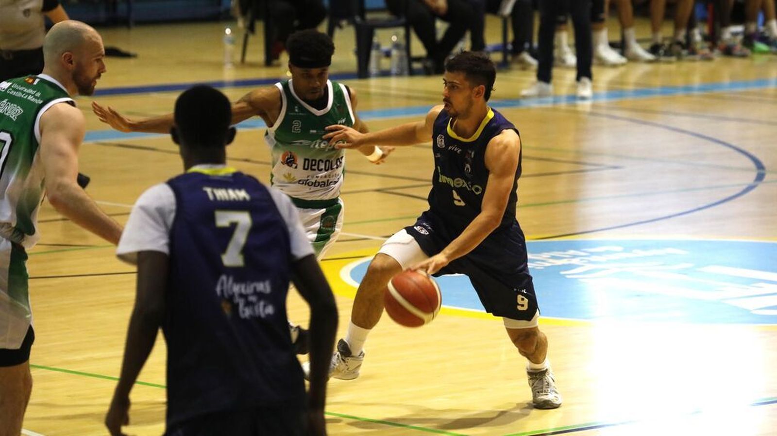 Pablo Córdoba conduce un ataque de Udea ante La Roda.
