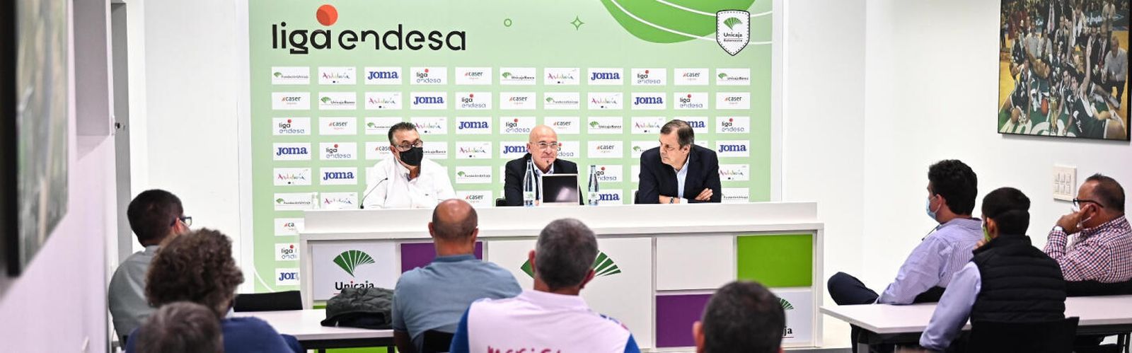 Reunión del Unicaja con los clubes malagueños.
