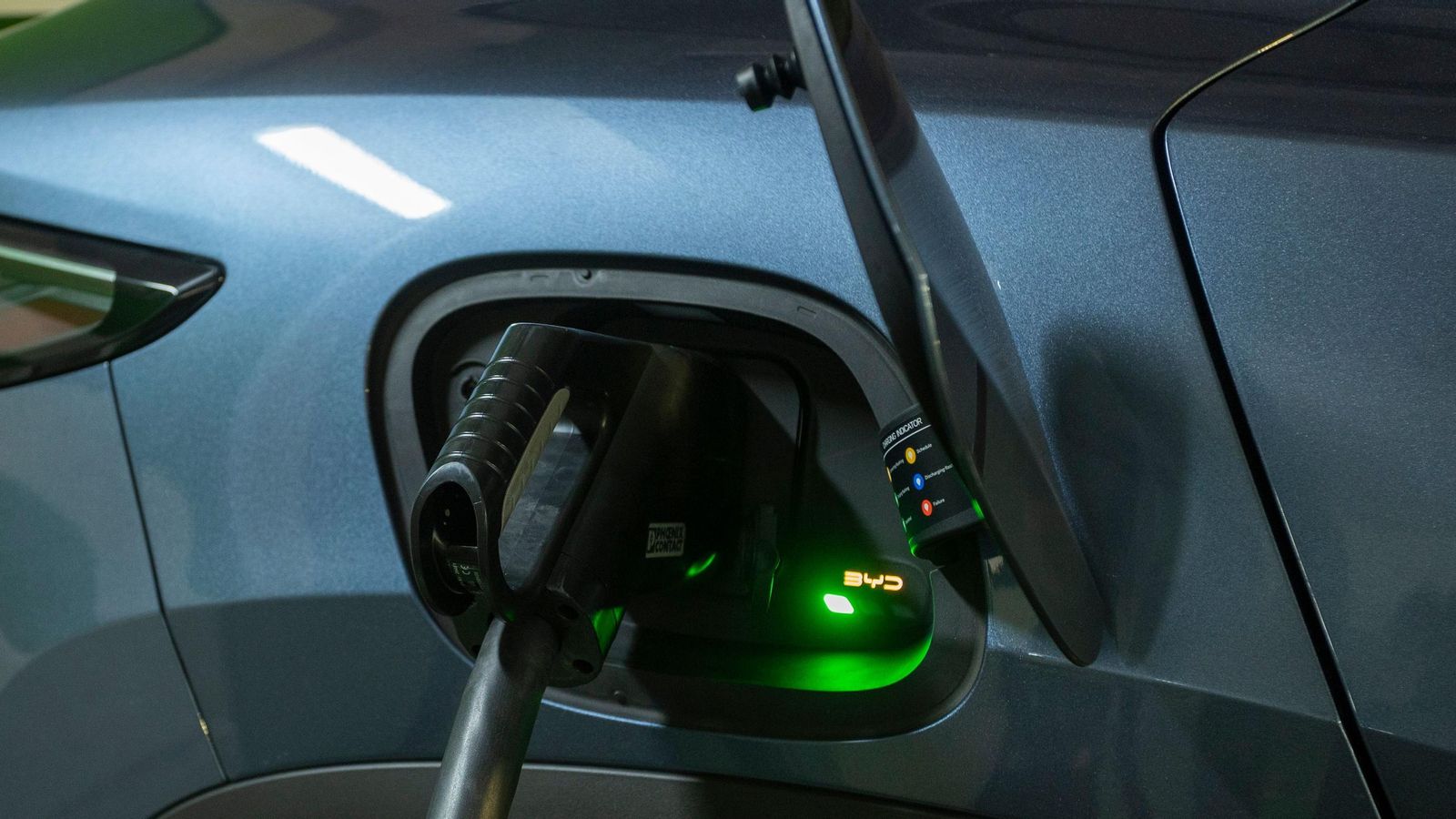 La arquitectura eléctrica del Sealion 7 es de 800 voltios, lo que permite cargas con corriente continua de alta potencia.