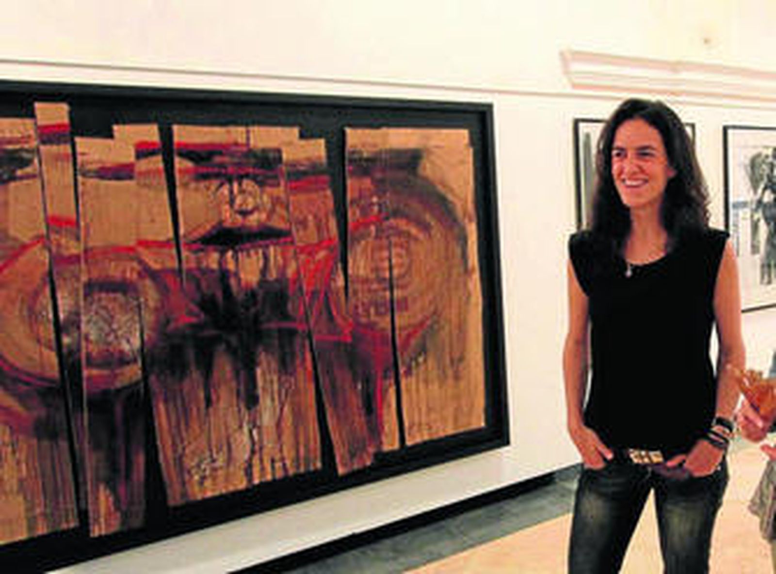 "El cartón me da muchas posibilidades plásticas"