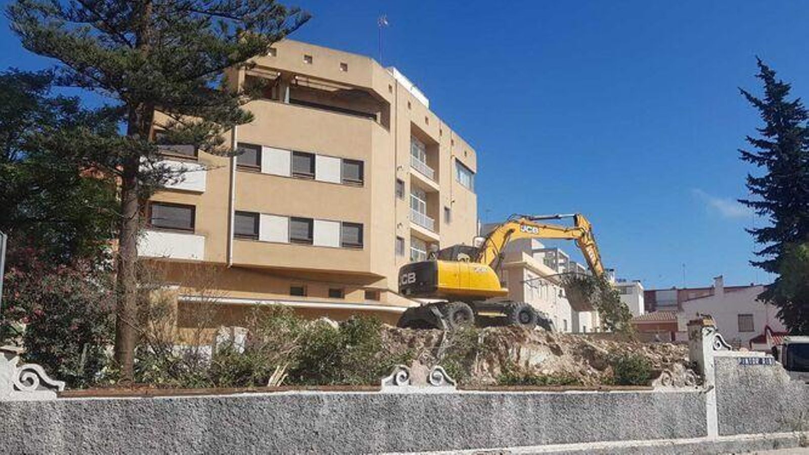 Derribo de uno de los chalets más antiguos de Cádiz en la calle Pintor Zuloaga