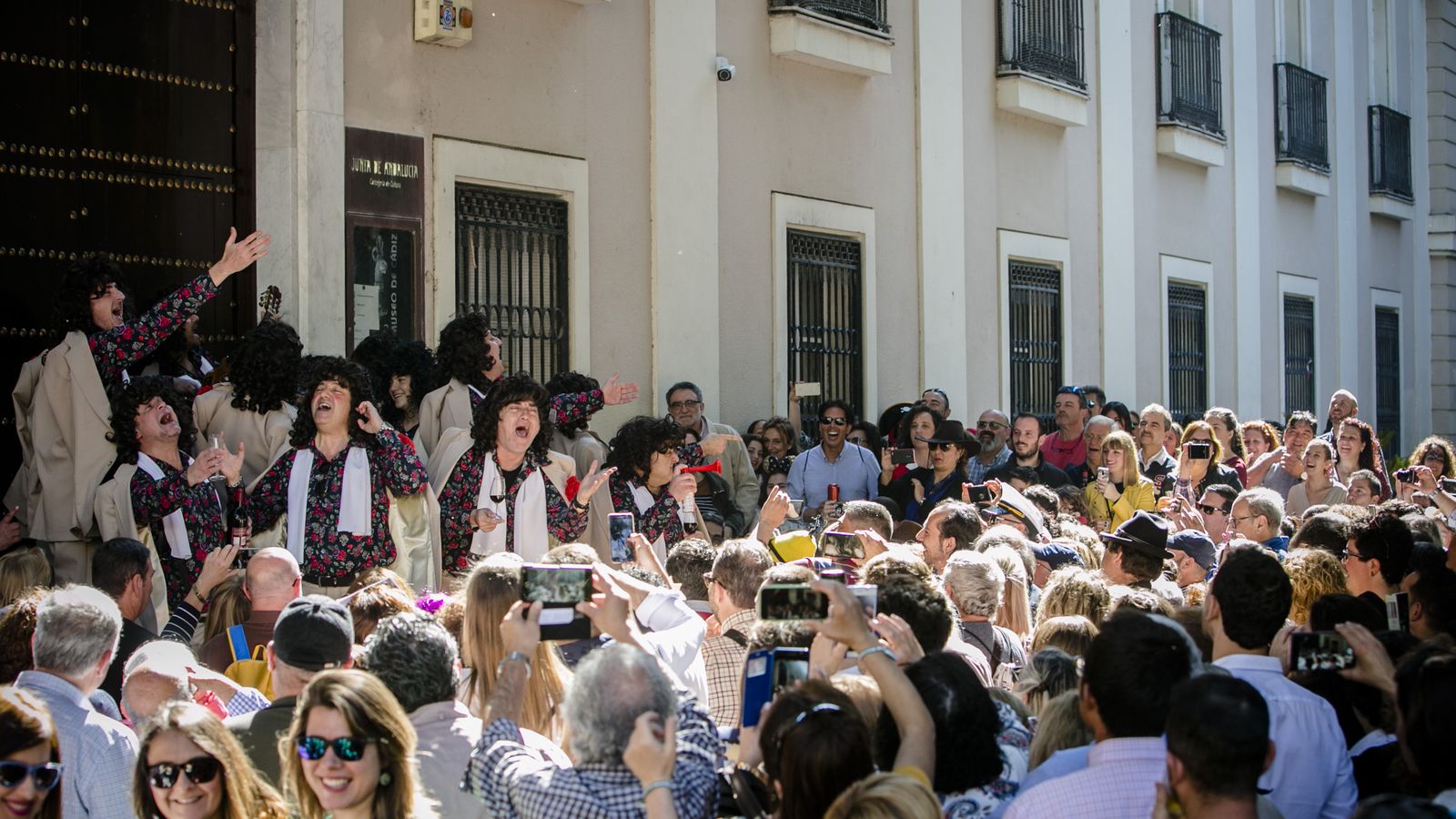 Imagen de archivo de una agrupación cantando en la calle en Carnaval.