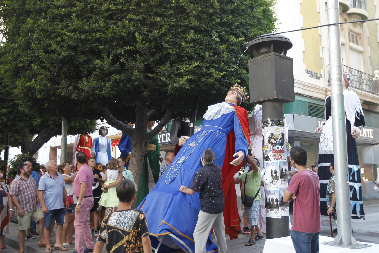 Fotogalería gigantes y cabezudos. Feria de Almería 2019
