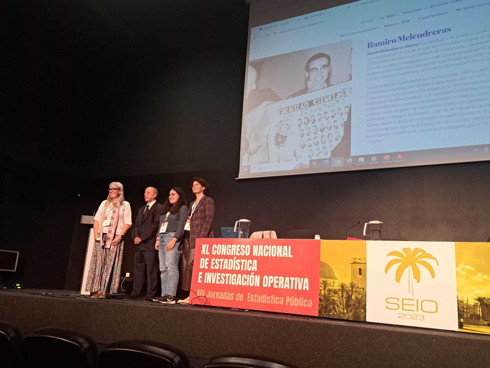 Entrega del premio a María Alonso Pena.