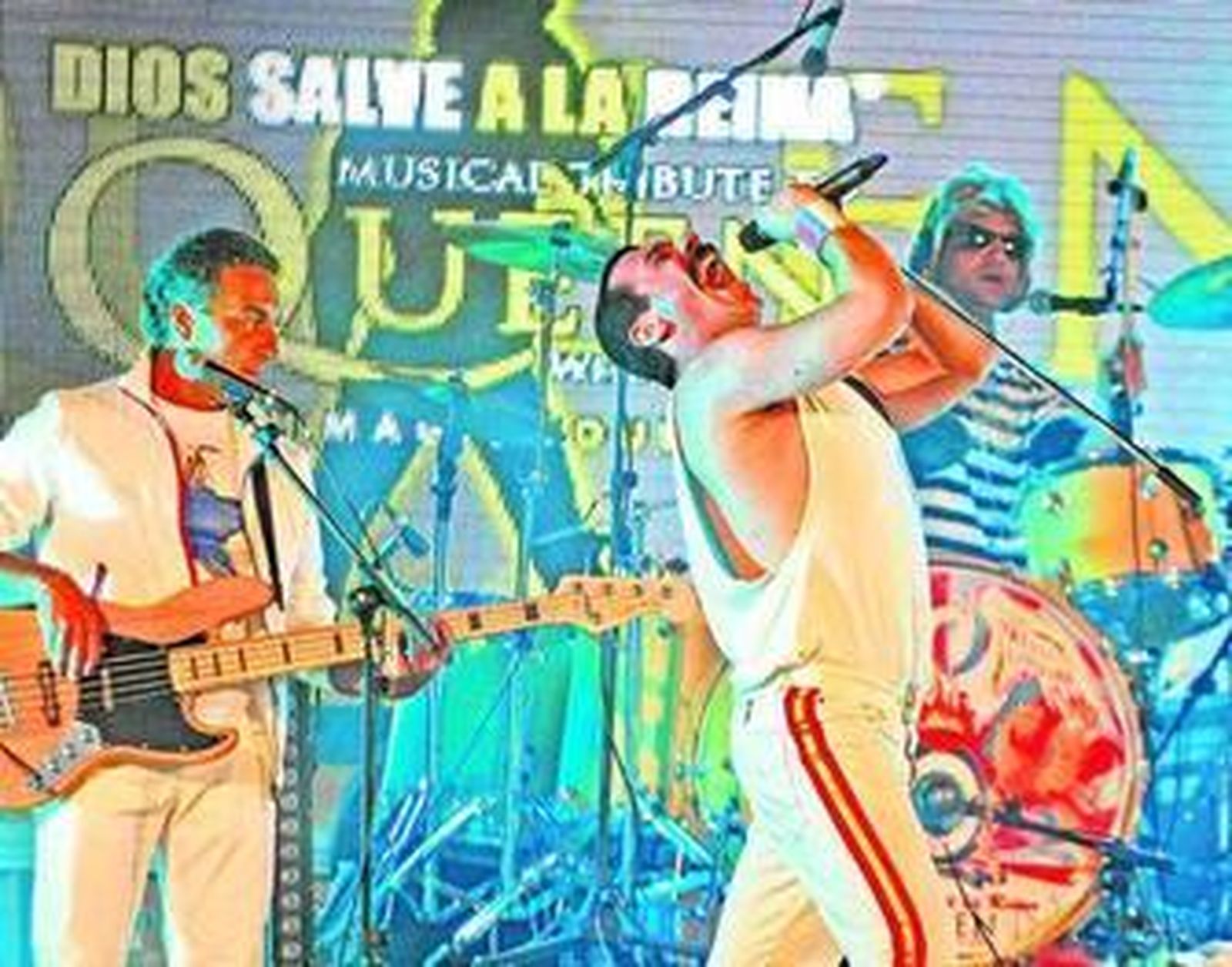 En la fotografía, Giorgio de Nigris, Piero Venery y Roberto D'Amicis durante la actuación del sábado por la noche.