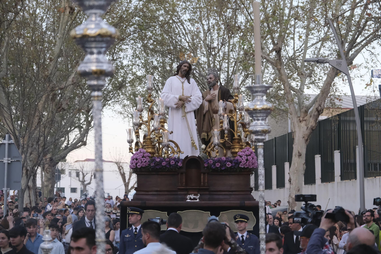 La procesión del Señor de la Bondad de Córdoba, en imágenes