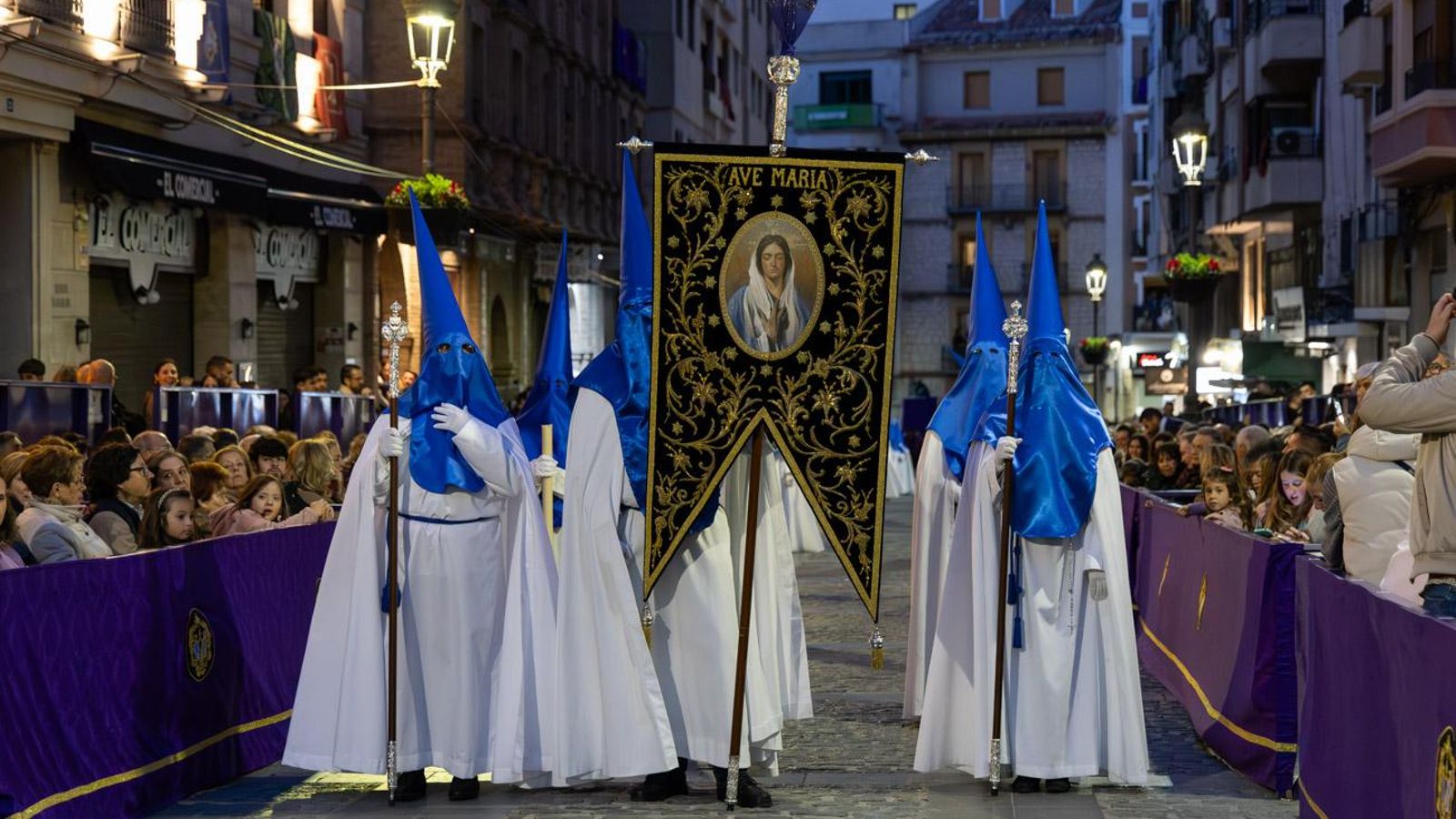 Los jiennenses se recrean con la cofradía de los Estudiantes un nuevo Lunes Santo