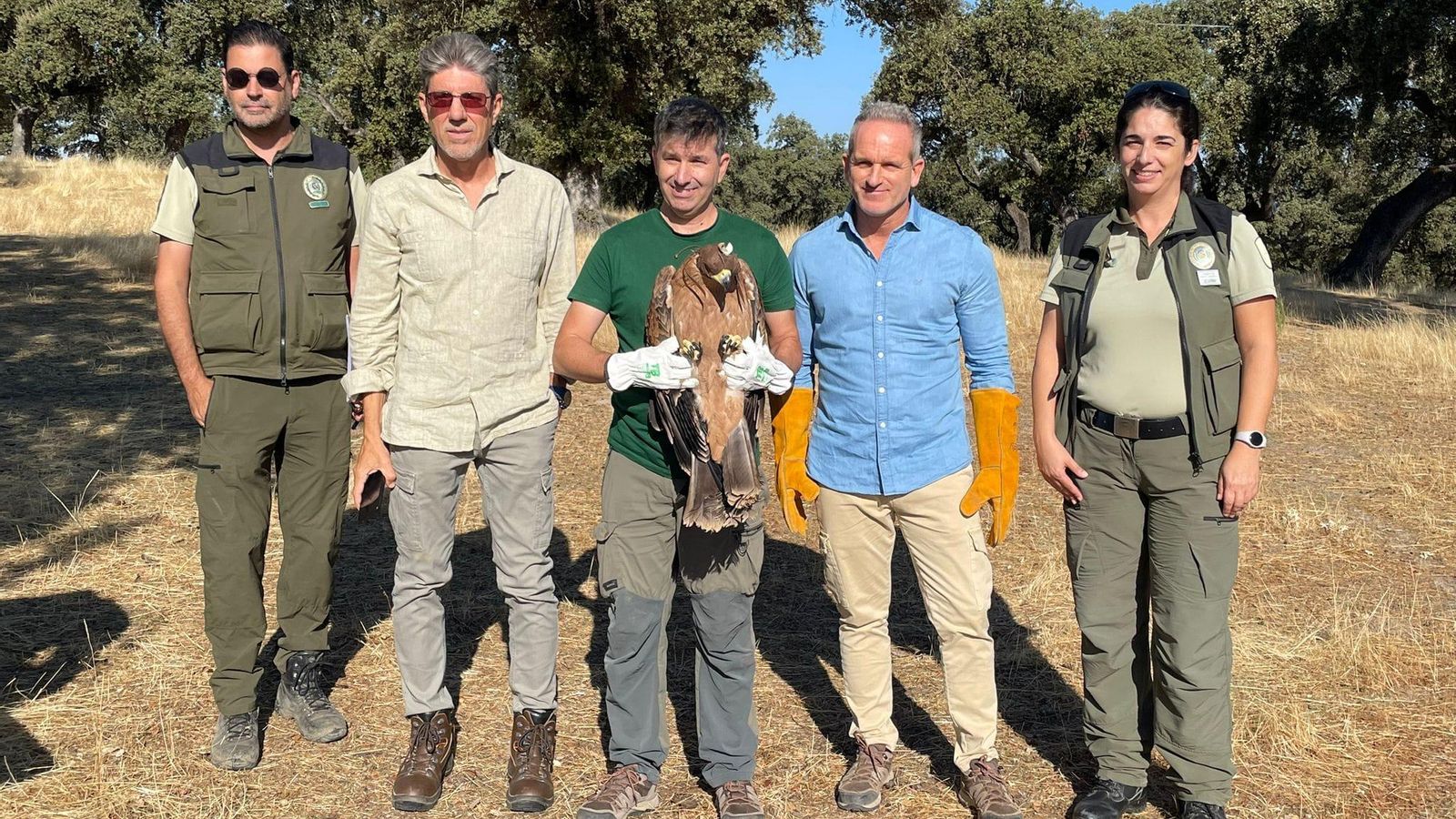 Equipo encargado de la suelta del águila imperial.