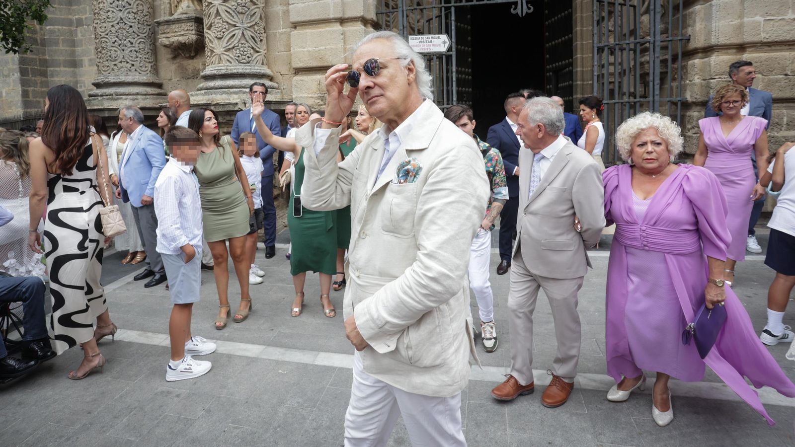 Imágenes de los asistentes a la comunión de la nieta del empresario José Luis López en Jerez