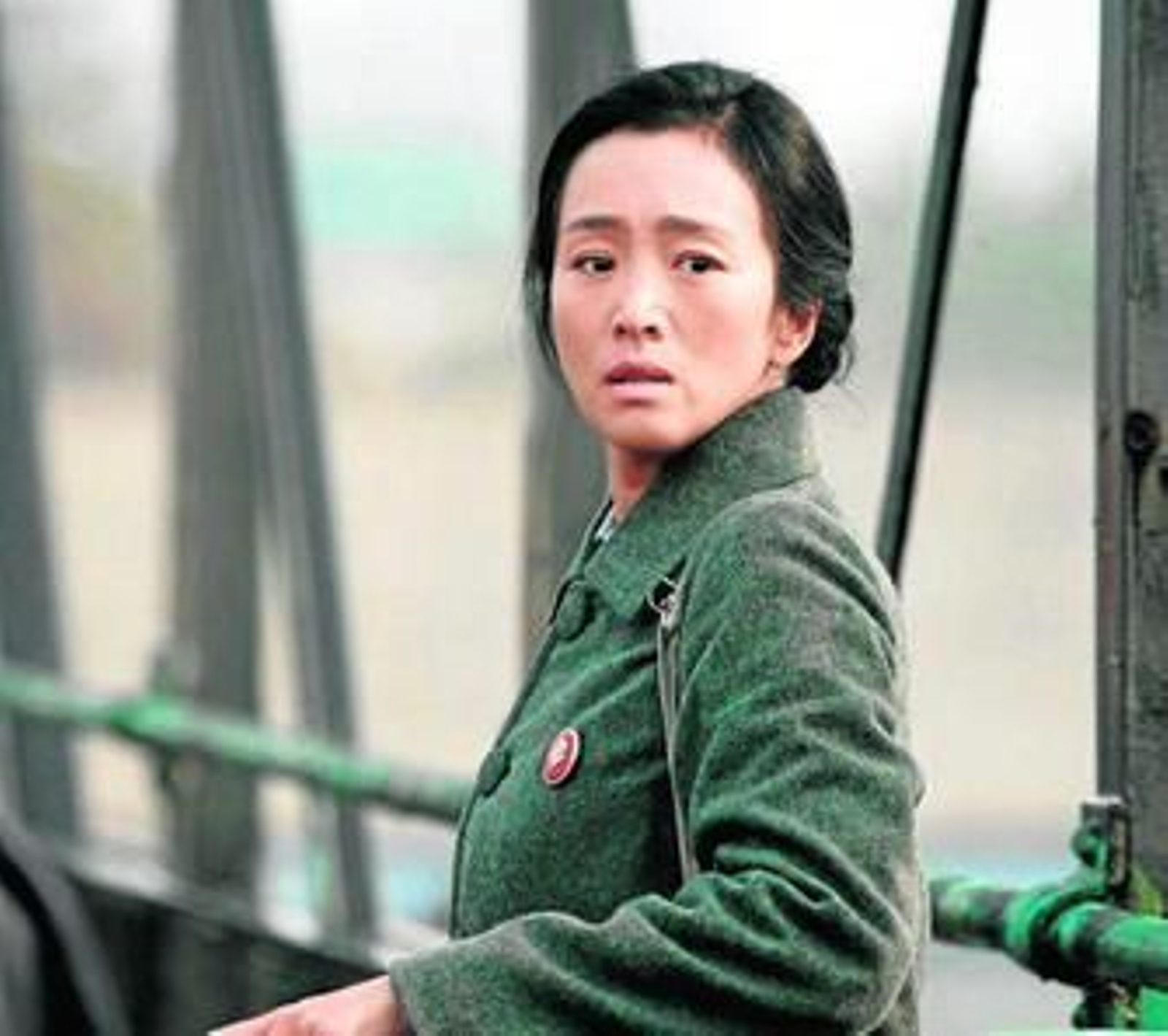 Gong Li, actriz predilecta de Zhang Yimou, ofrece aquí otra interpretación inolvidable.