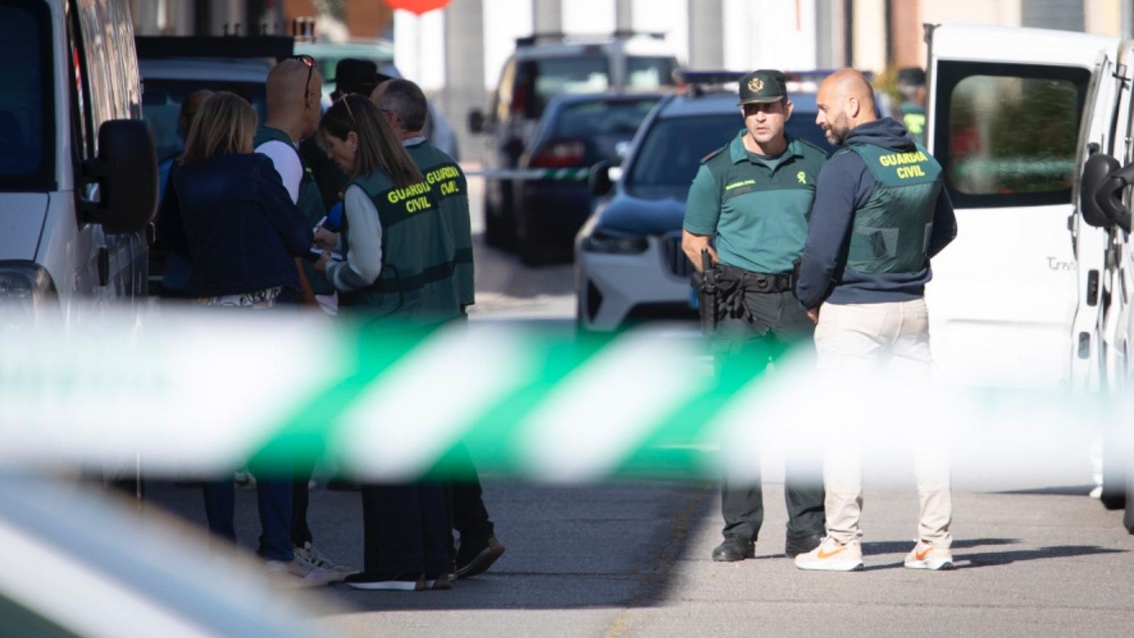 Operativo de la Guardia Civil frente al domicilio en el que el presunto homicida estaba atrincherado Operativo de la Guardia Civil frente al domicilio en el que el presunto homicida estaba atrincherado