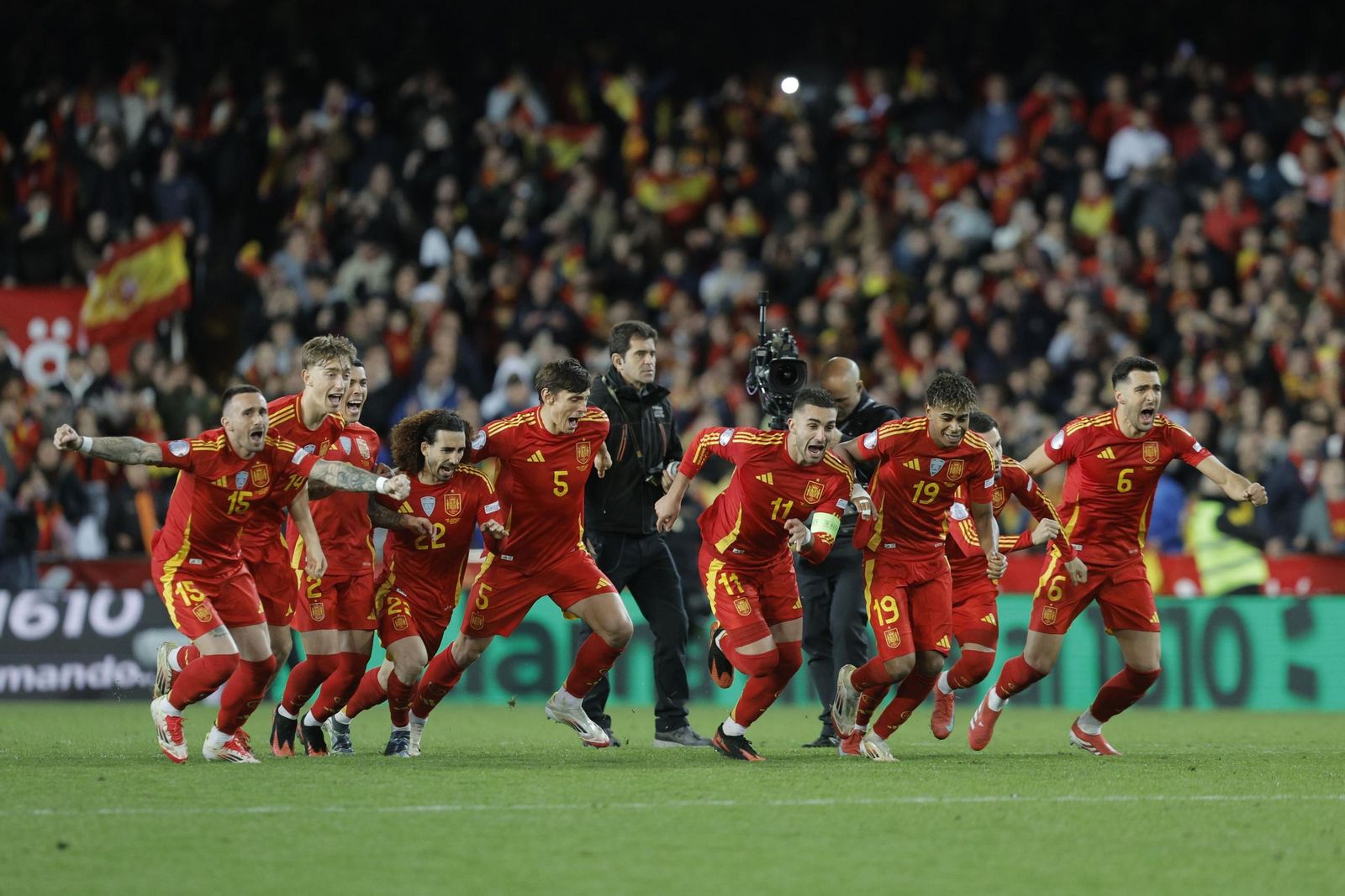 Dean Huijsen, consagración imperial con España