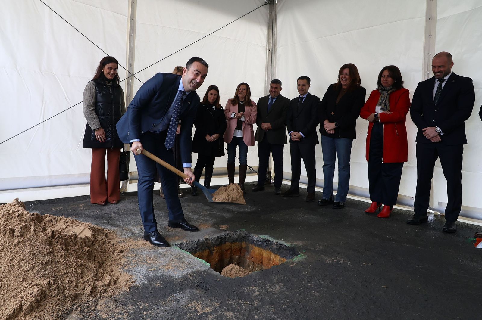 Fotografías de la colocación de la primera piedra de las obras de ampliación y reforma de la Escuela de Arte y Superior de Diseño León Ortega de Huelva