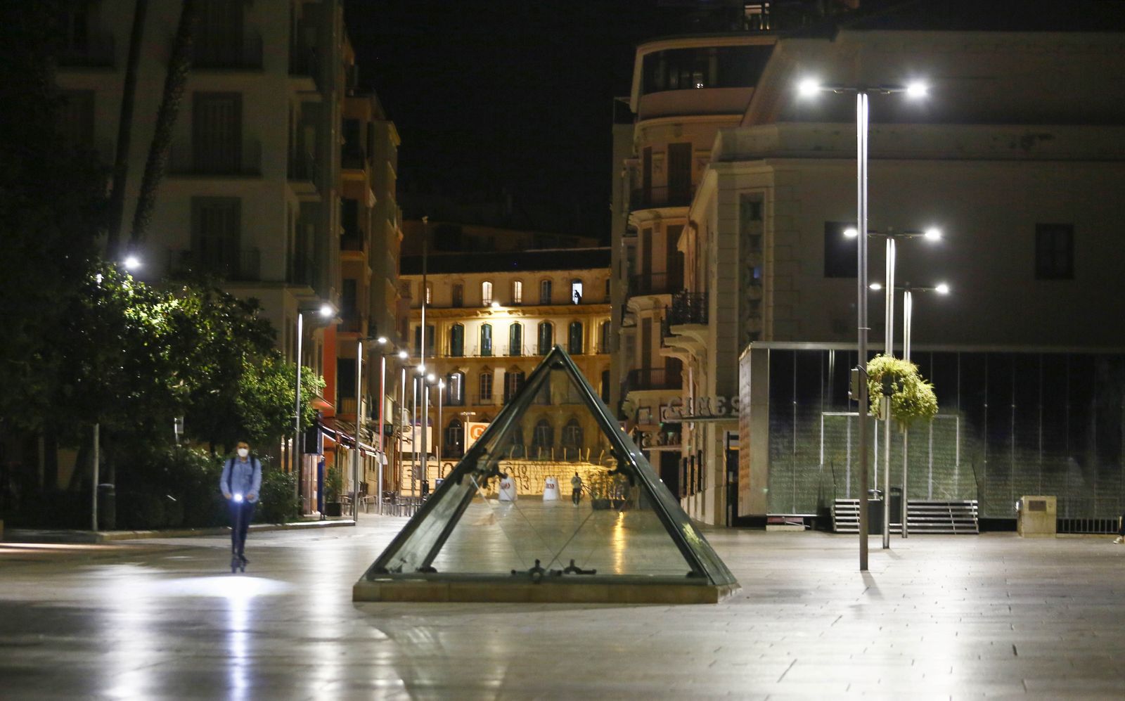 La calle Alcazabilla en la primera noche con toque de queda en Málaga