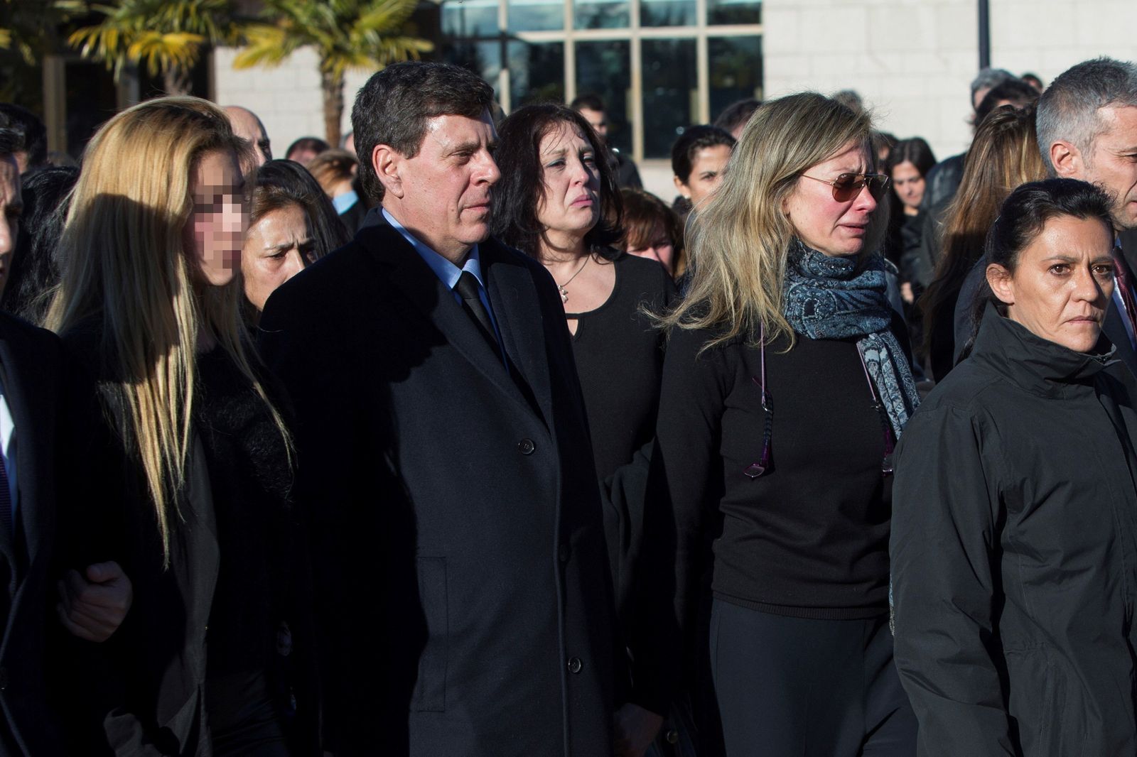 Los padres de Diana  Quer, a su salida del tanatorio madrileño de La Paz.